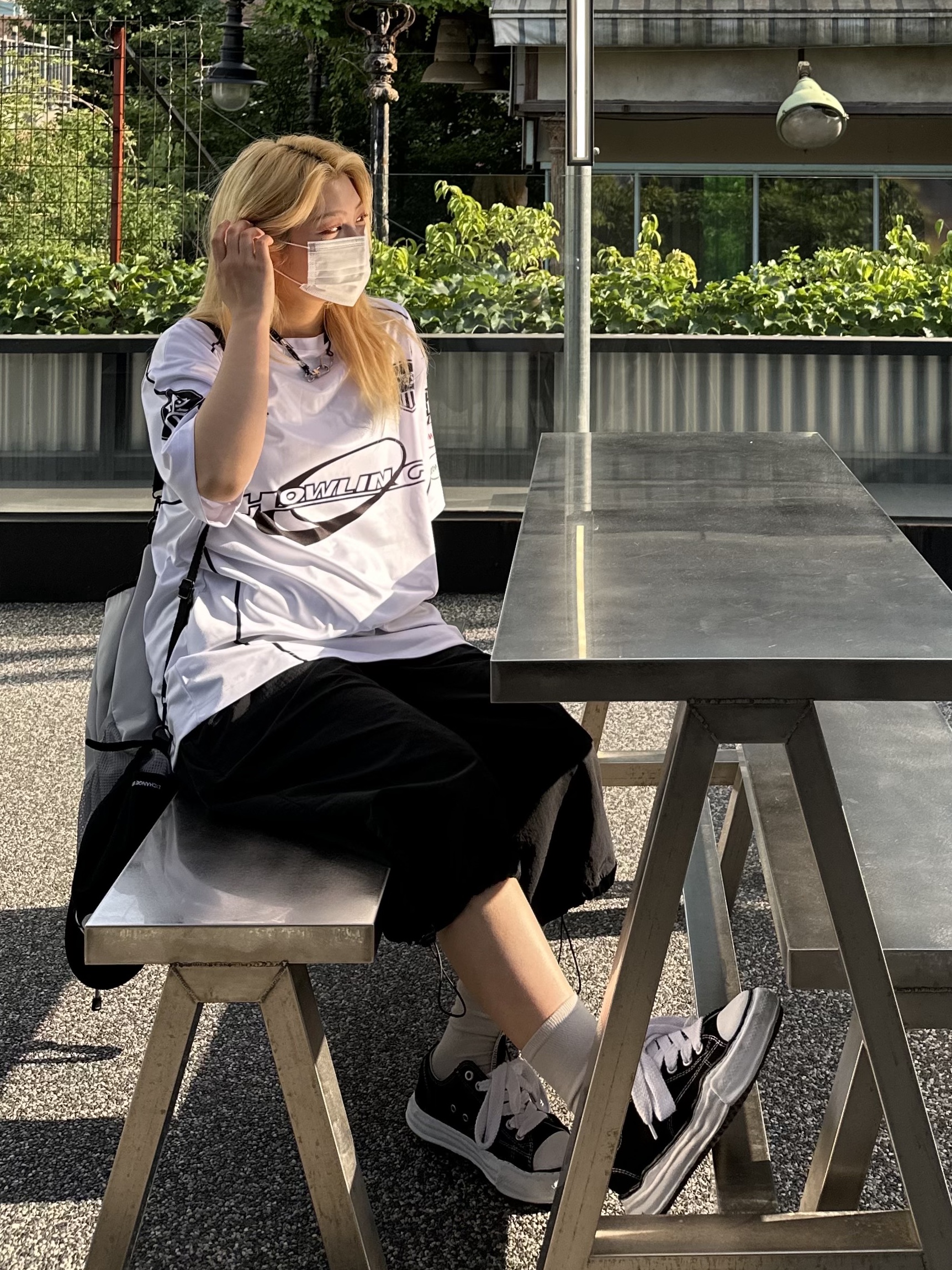 메종 미하라 야스히로 피터슨 OG 솔 캔버스 로우 스니커즈 블랙 착용 스타일 - 3