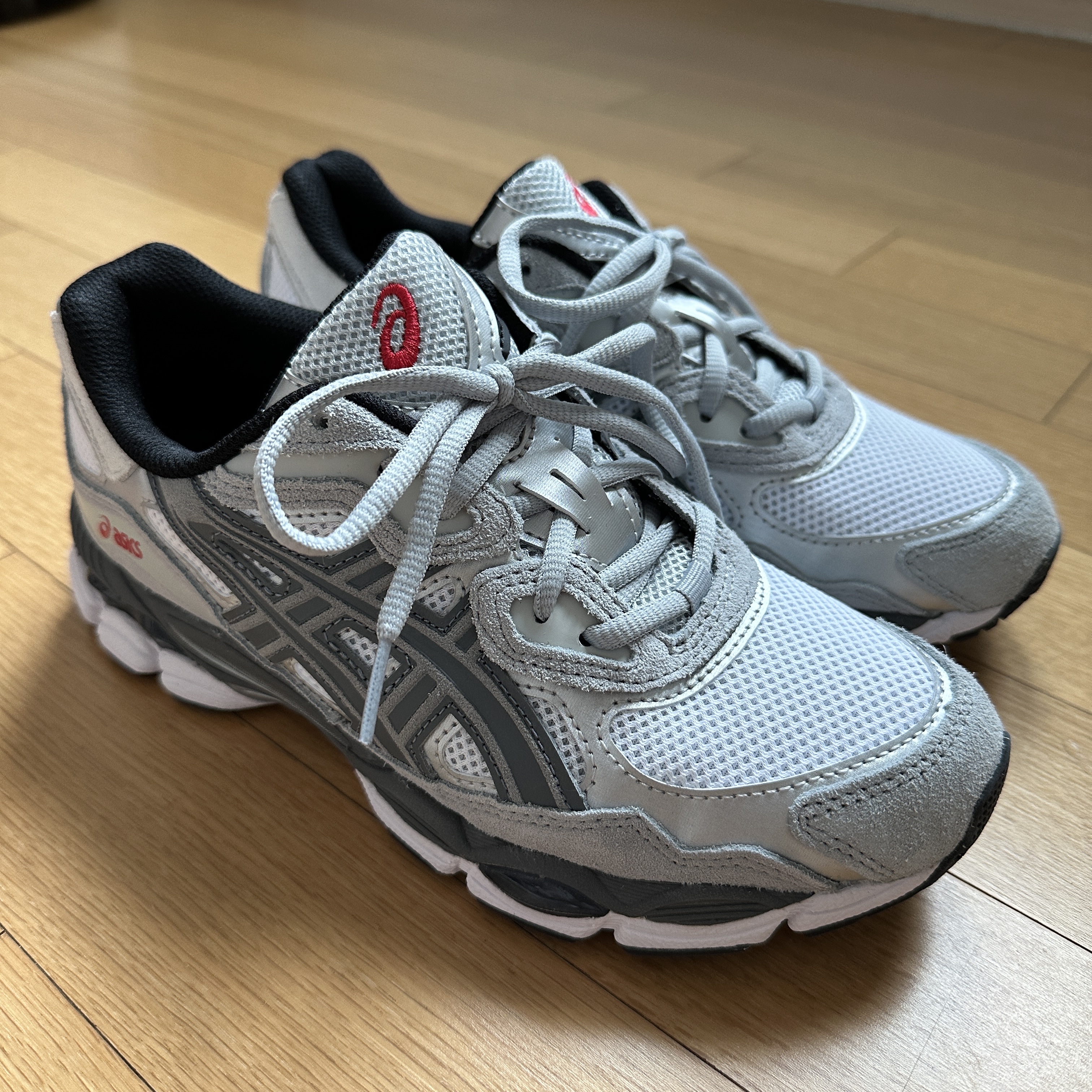 Asics Gel-NYC White Steel Grey 착용 스타일