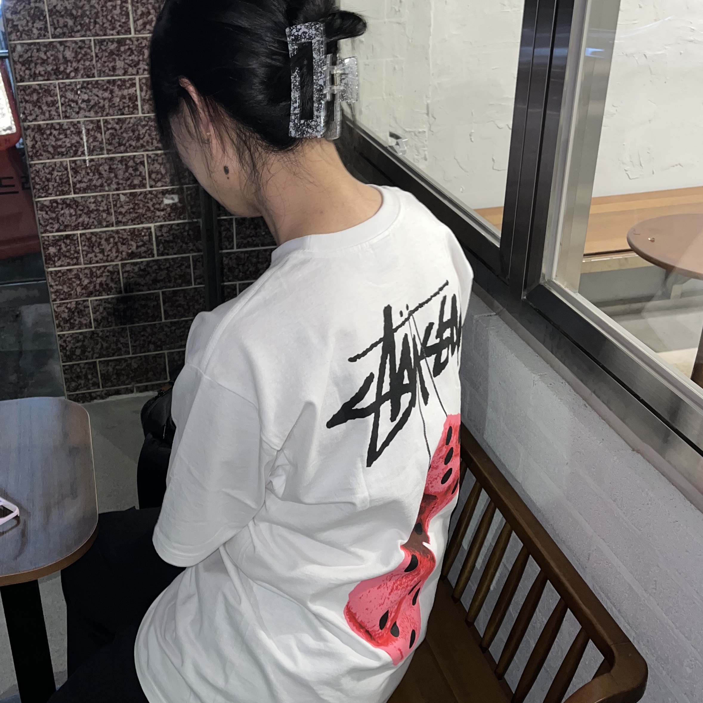Stussy Fuzzy Dice T-Shirt White 착용 스타일
