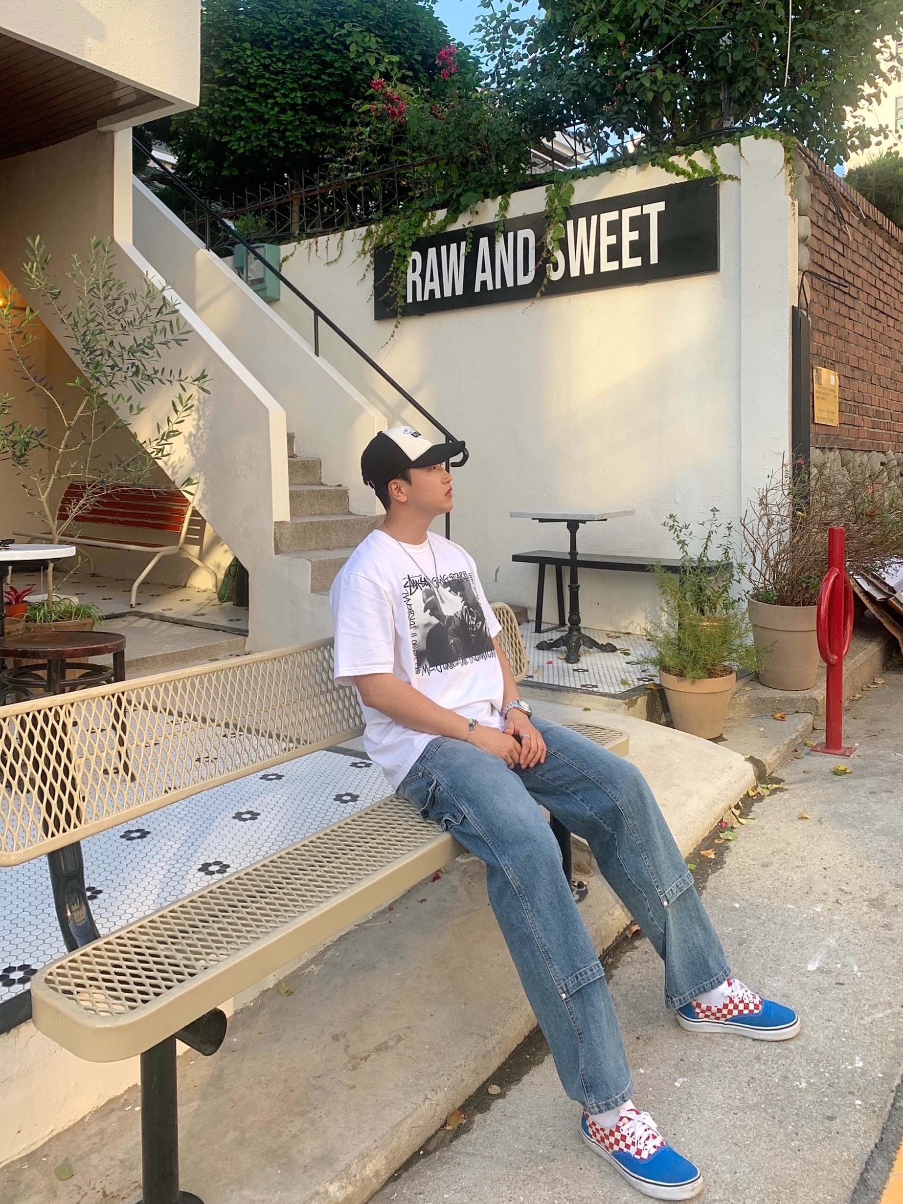 Stussy x Gang Starr Take It Personal T-Shirt White 착용 스타일 - 2