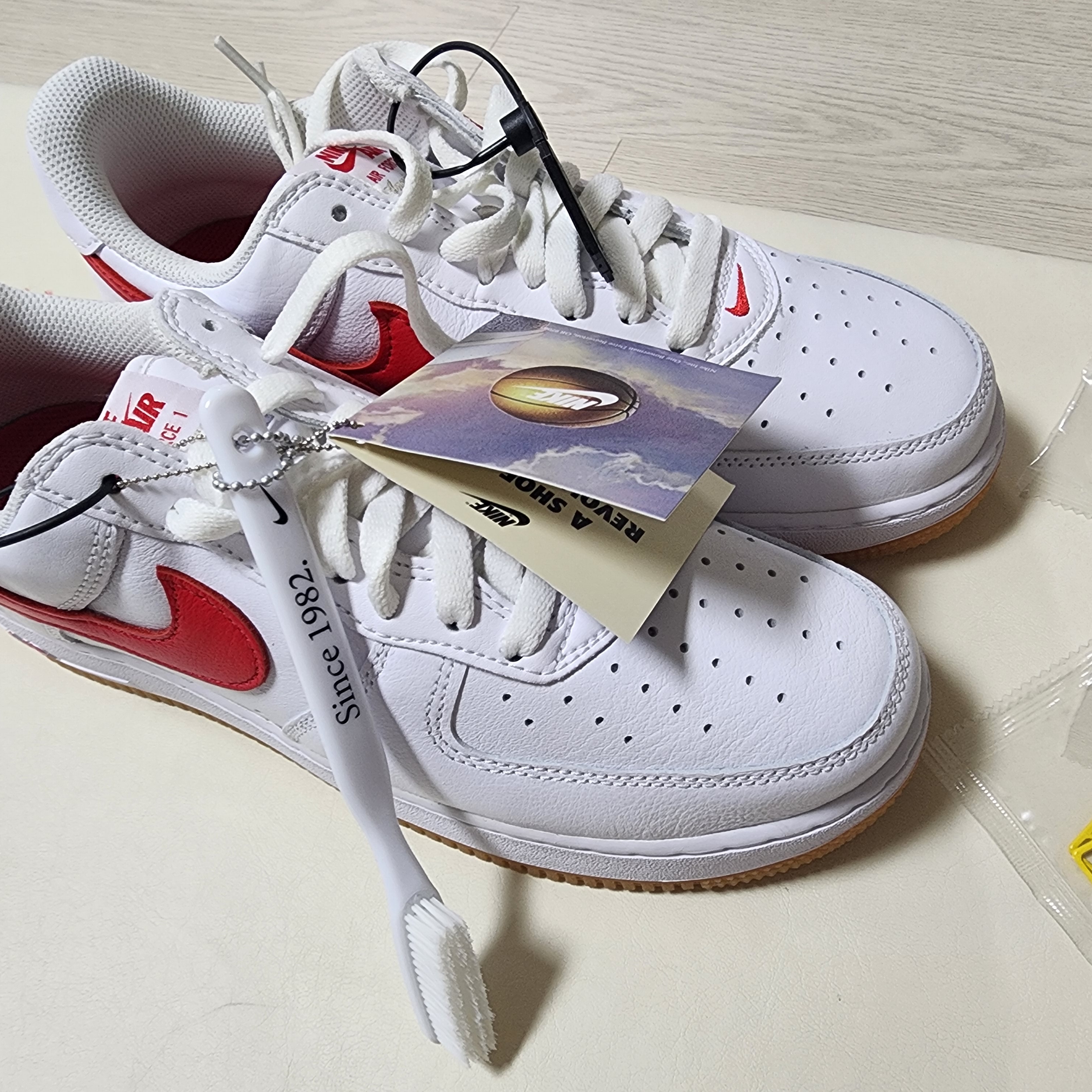 Nike Air Force 1 Low Retro Color of the Month University Red 착용 스타일