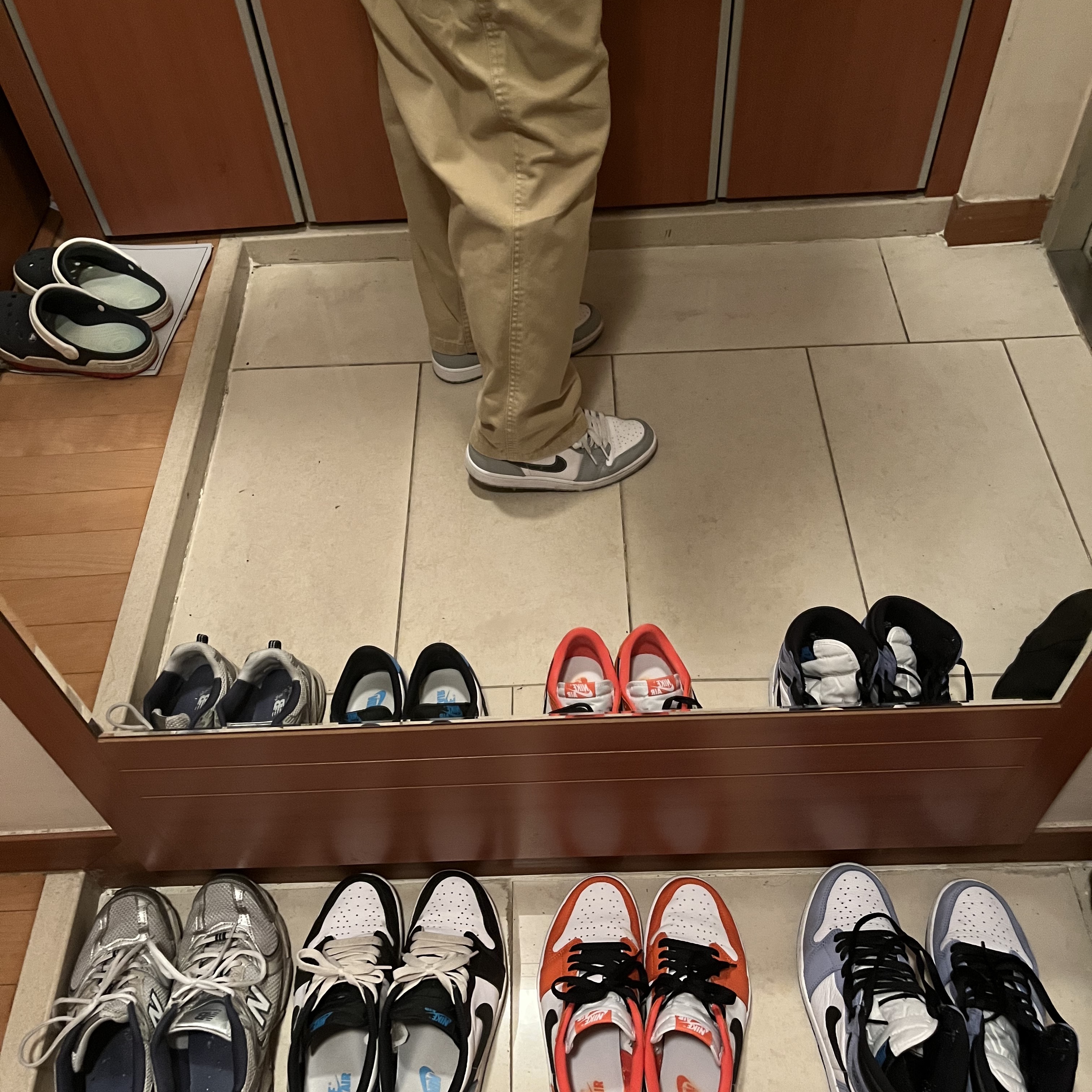 Jordan 1 Mid Light Smoke Grey Anthracite, New Balance 530 Steel Grey 착용 스타일
