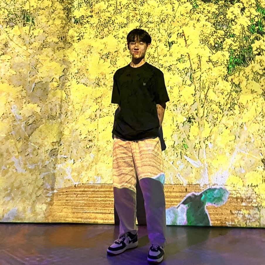 나이키 에어포스 1 '07 LV8 미드나잇 네이비 착용 스타일 - 1