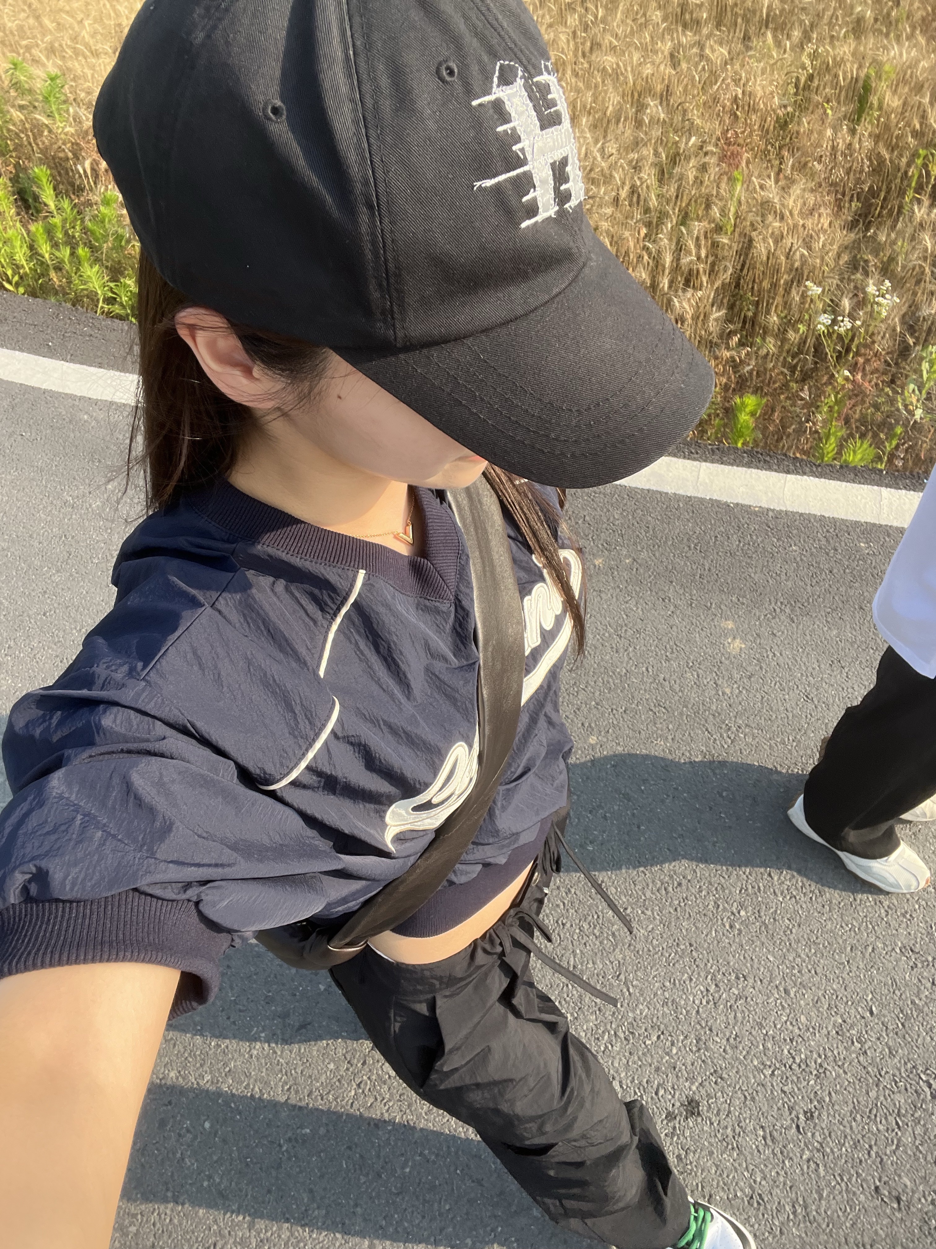나이키 SB 덩크 로우 프로 블랙 앤 클래식 그린 착용 스타일 - 1