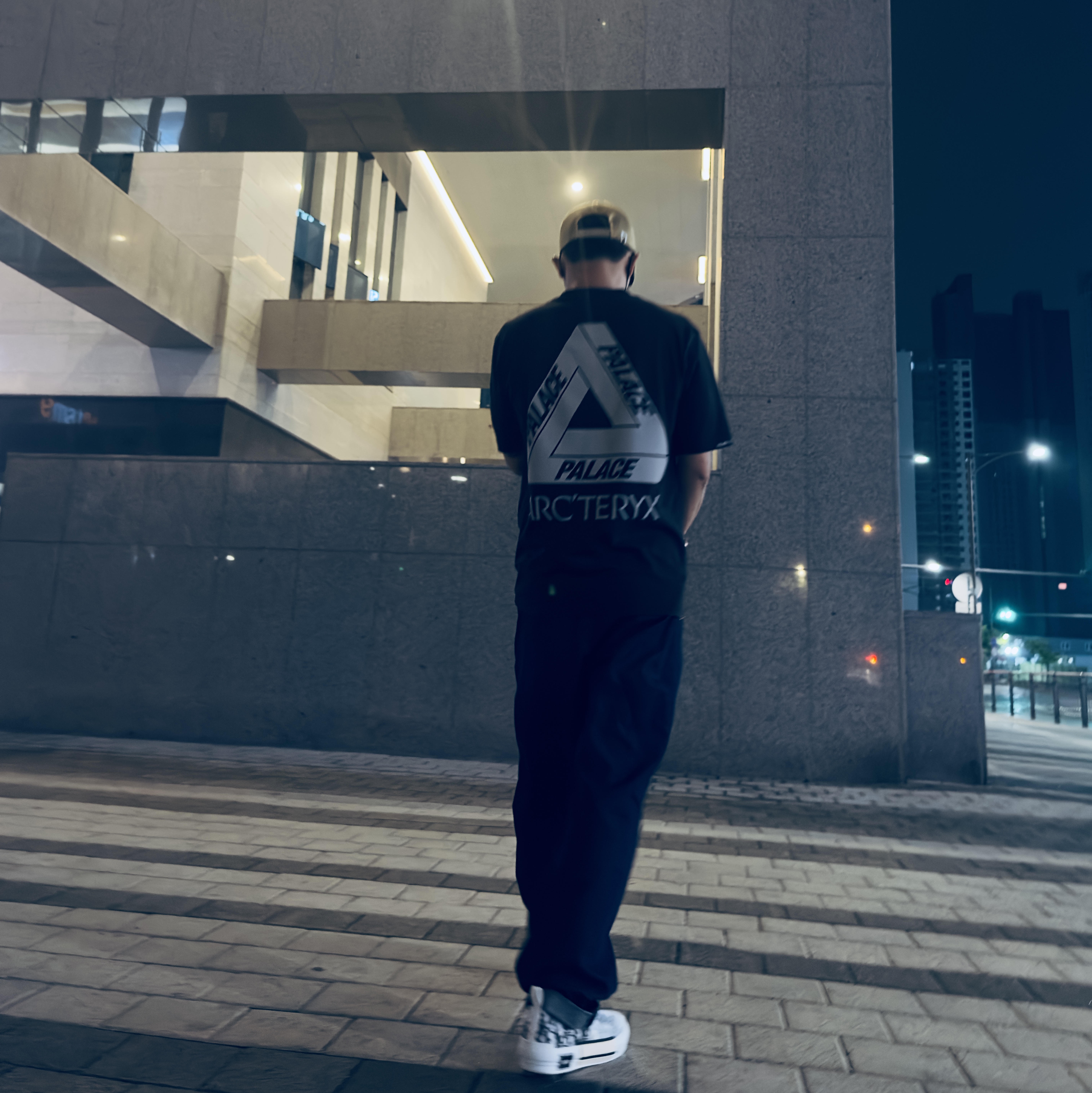 Palace x Arc'teryx T-Shirt Black - 20FW, Stussy x BAPE Trucker Cap Yellow 착용 스타일 - 1