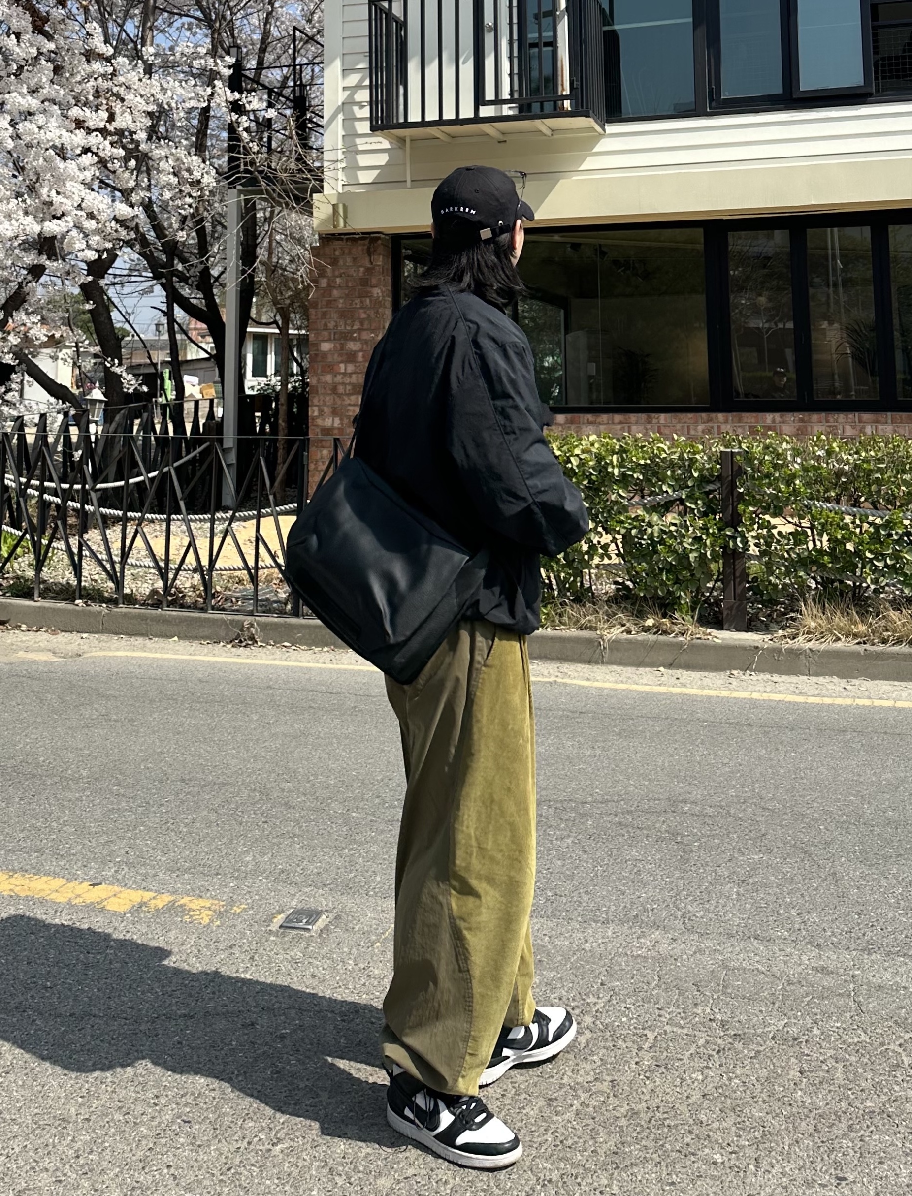 Darkr8m Studio White Logo Cap, Sansan Gear Corduroy Pants Olive - 22FW 착용 스타일 - 3