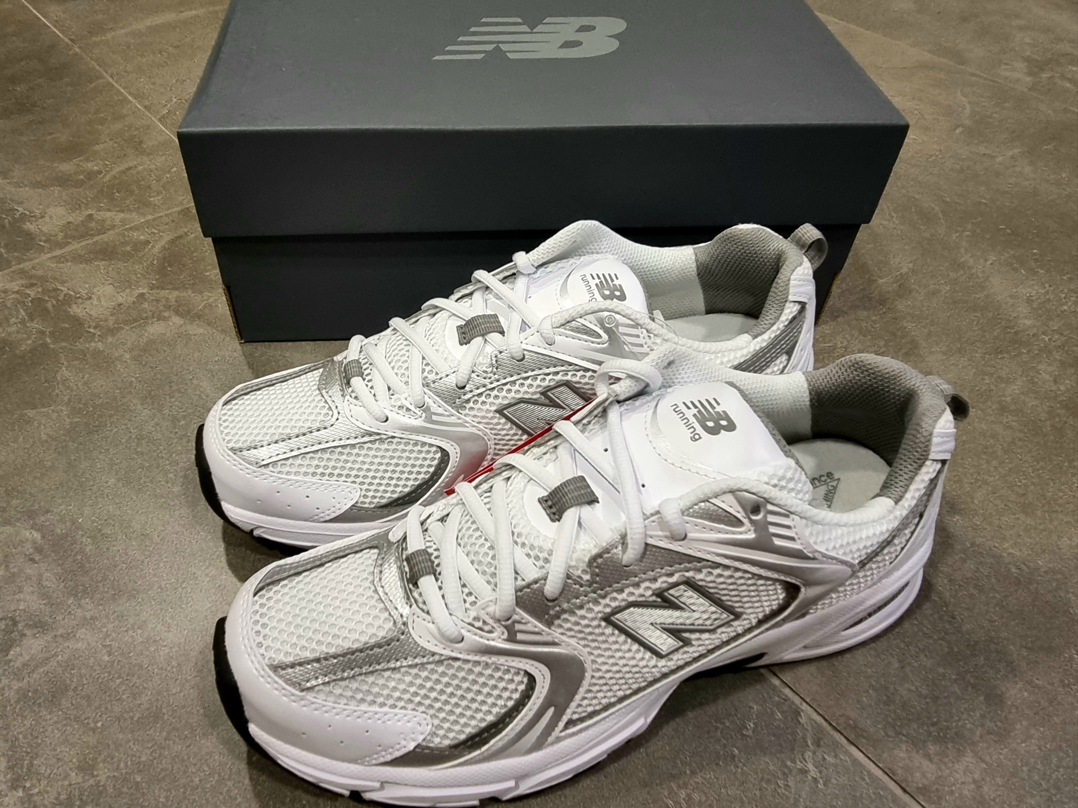 New Balance 530 White Silver 착용 스타일 - 5