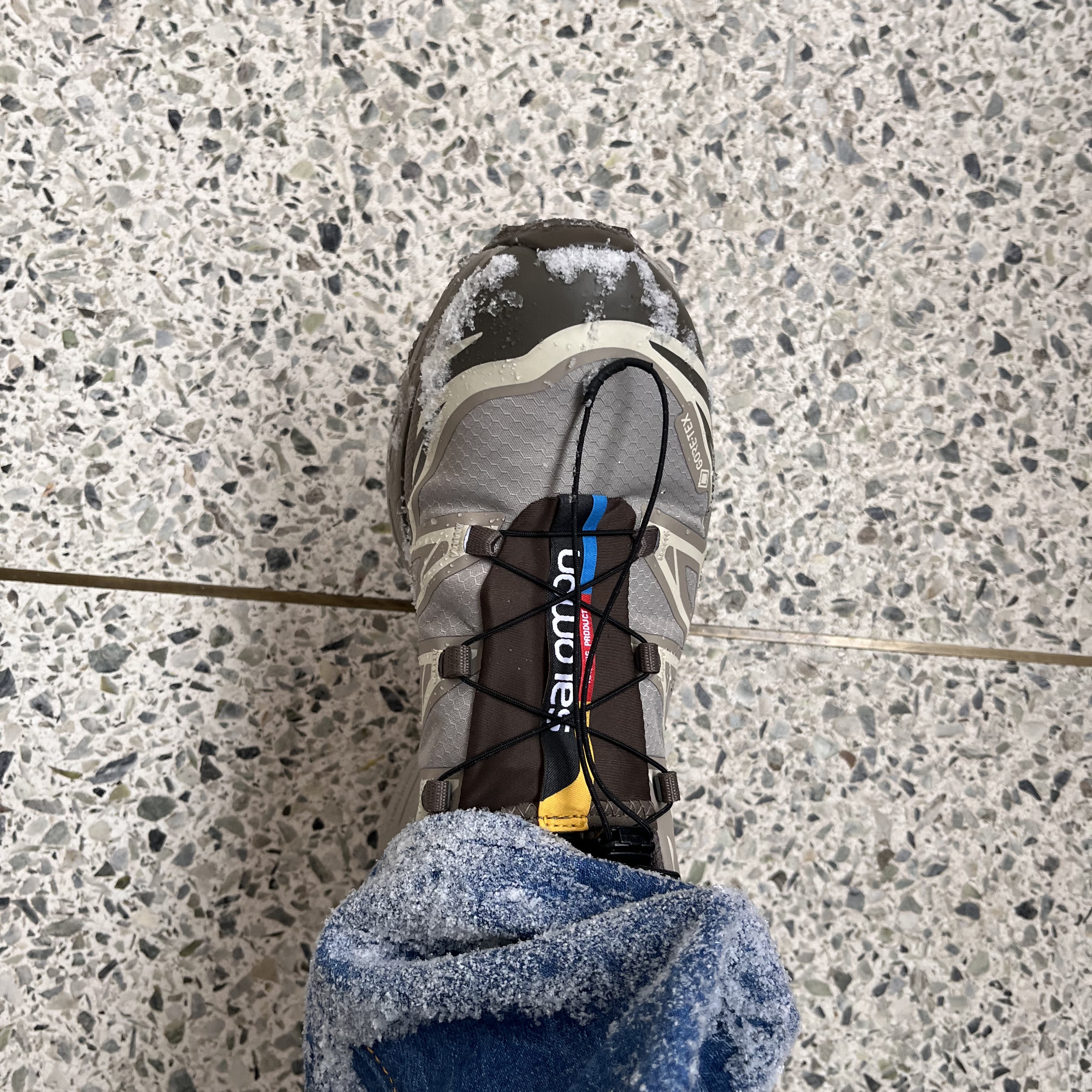 Salomon XT-6 Gore-Tex Vintage Khaki 착용 스타일