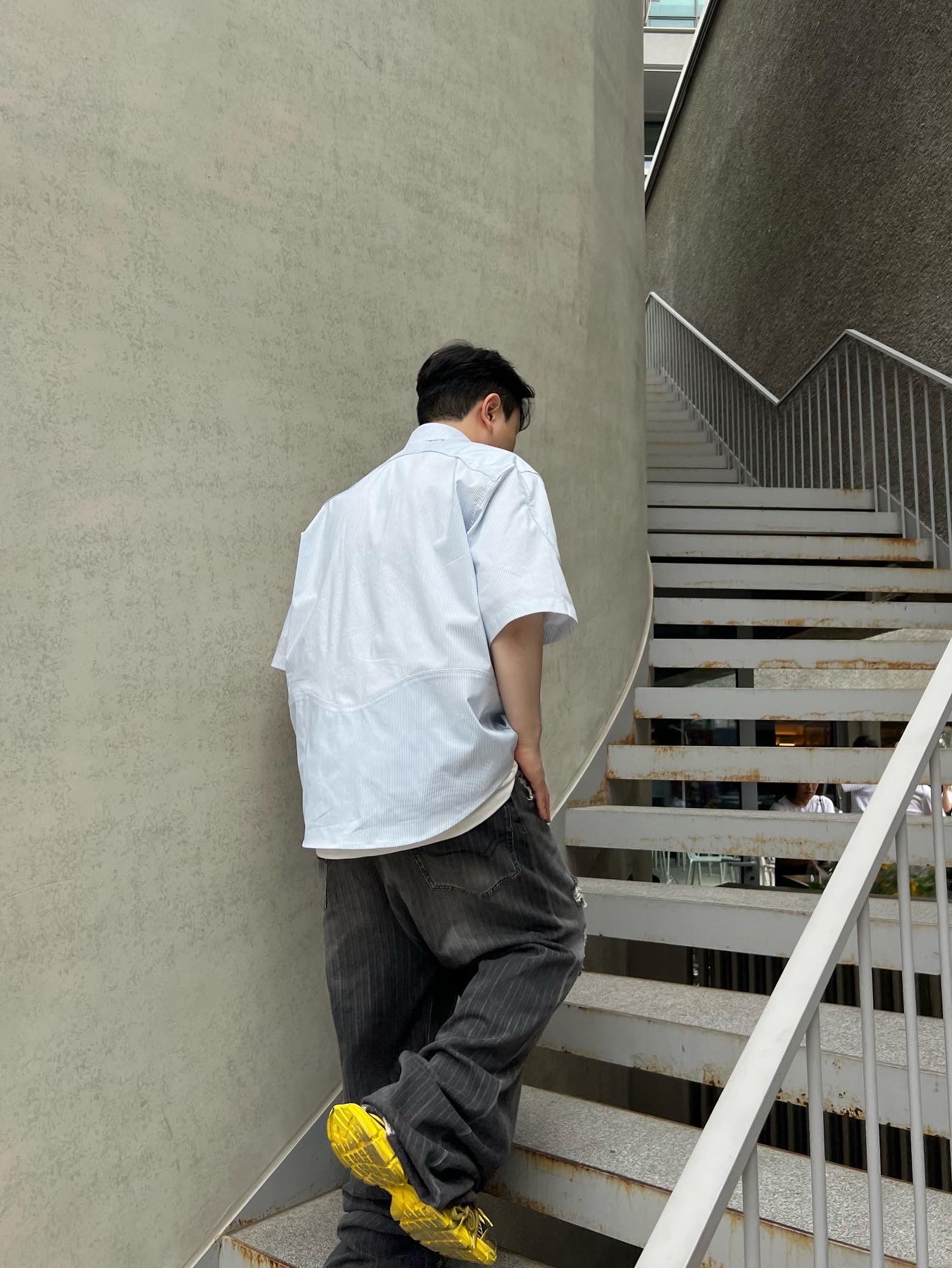Balenciaga 3XL Sneakers Yellow Black 착용 스타일 - 3