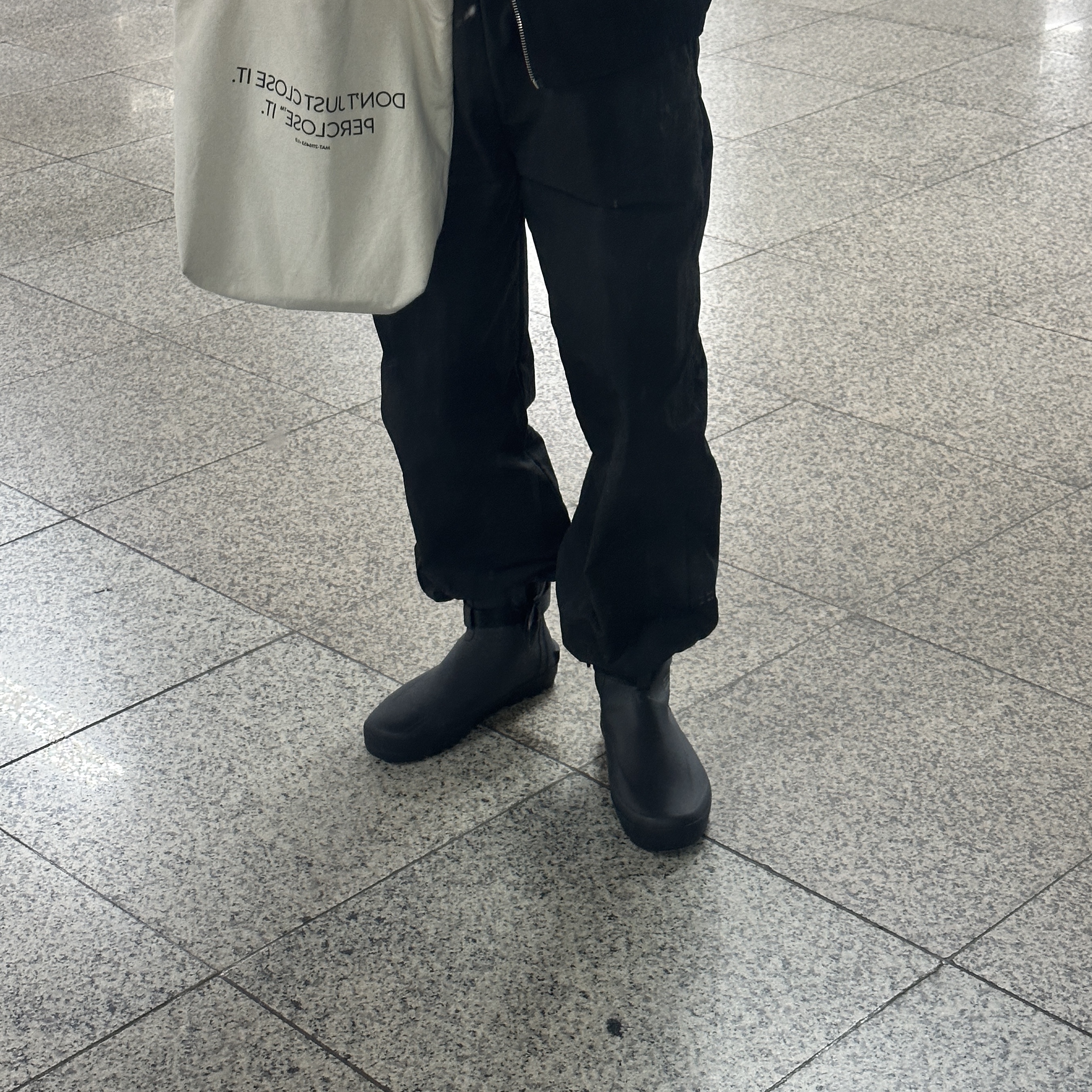 Moonstar 810s ET027 Marke Modi Charcoal 착용 스타일