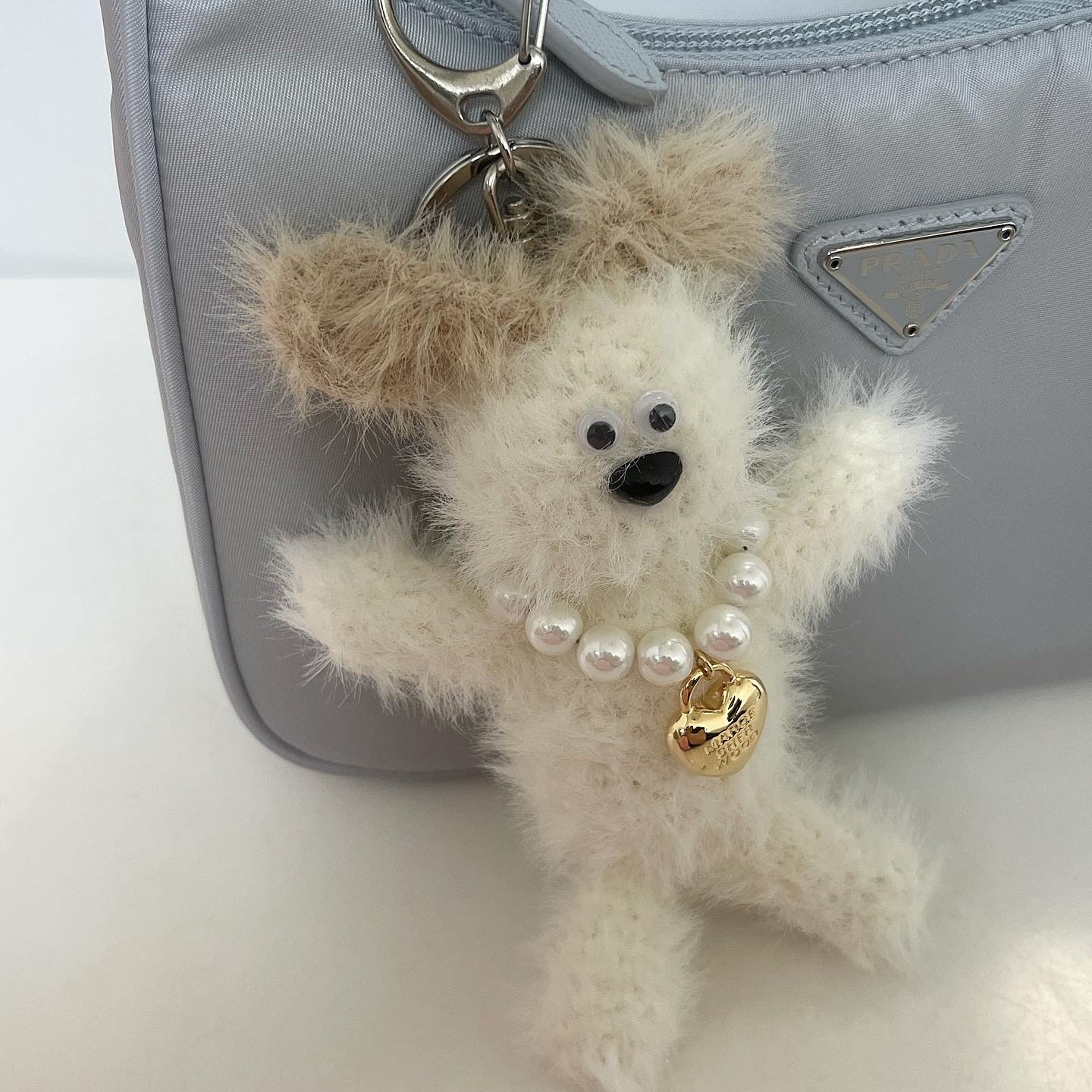 Margesherwood Wood Keyring White 착용 스타일
