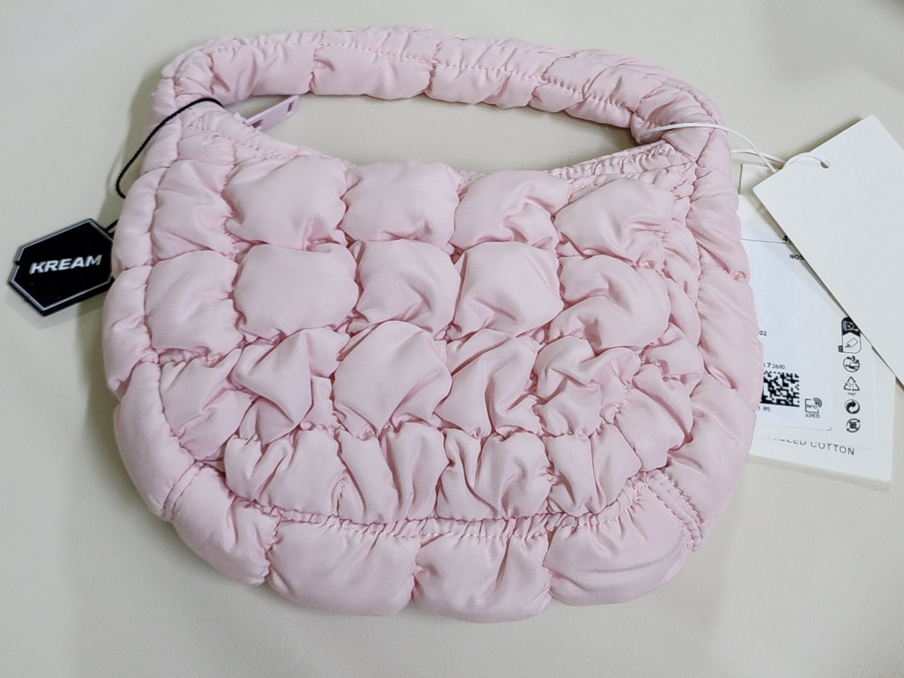 COS Quilted Micro Bag Pink 착용 스타일
