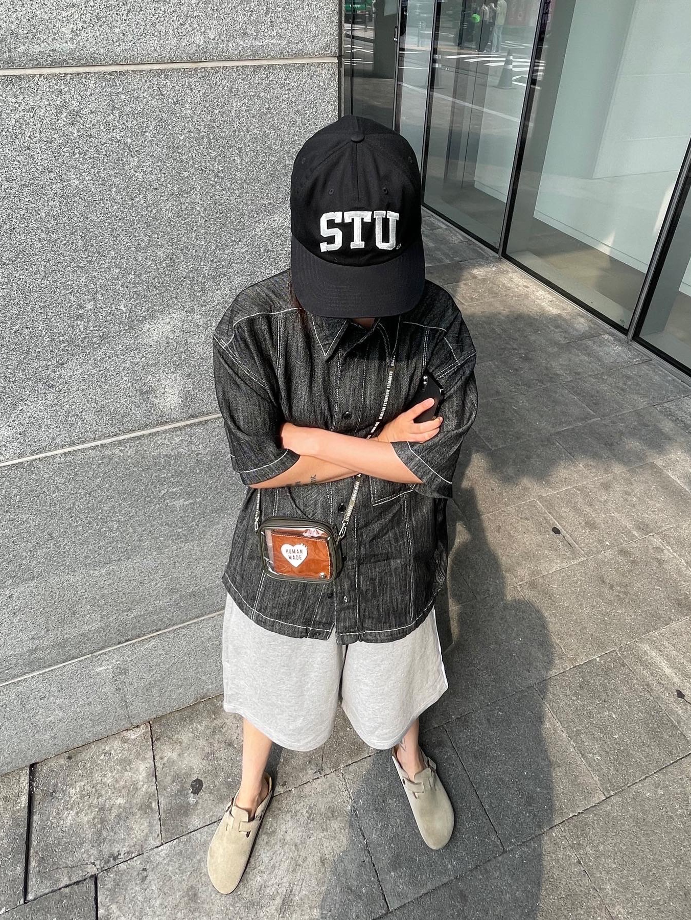 Stussy Stu Arch Strapback Cap Black 착용 스타일 - 3