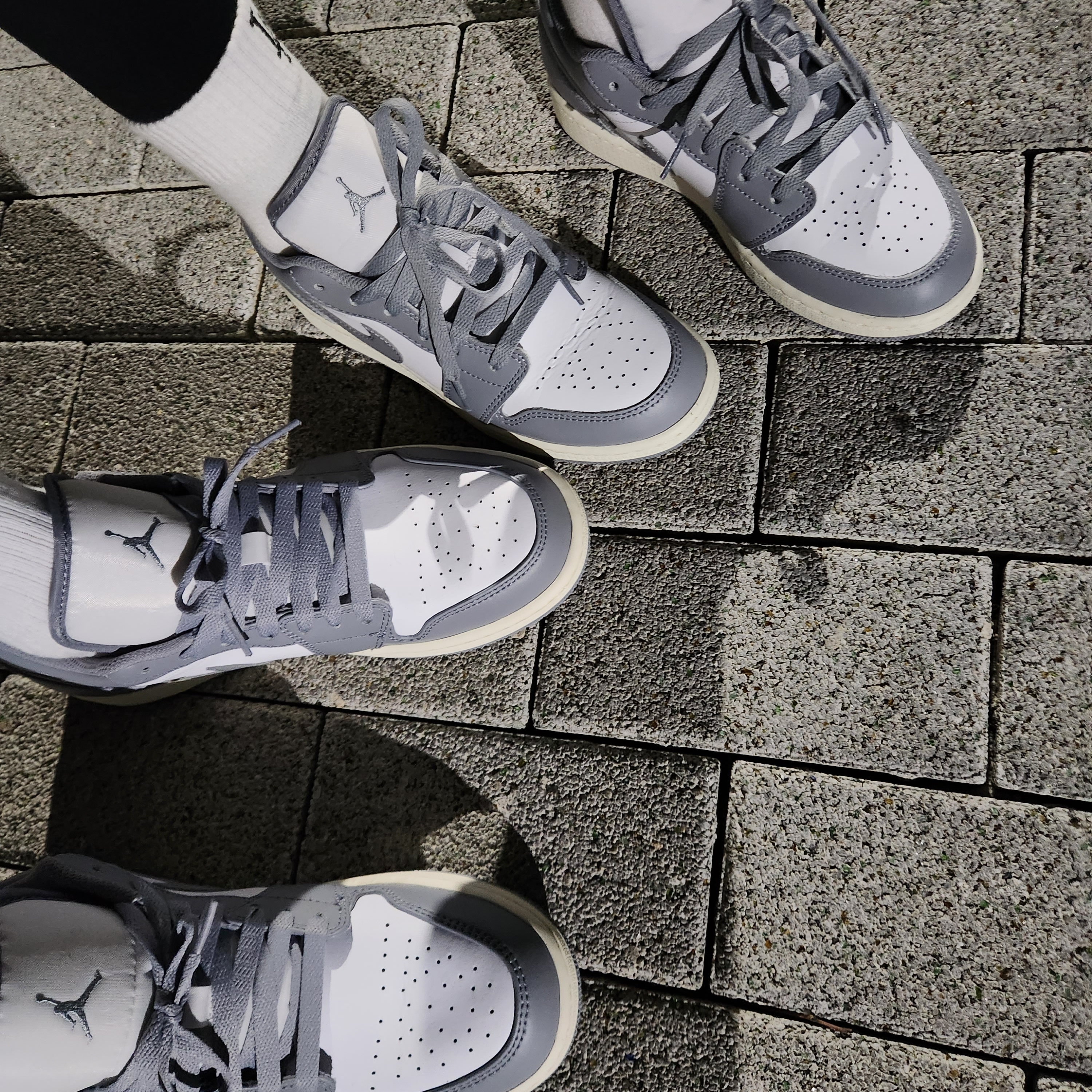 (GS) Jordan 1 Low Stealth and White 착용 스타일 - 2