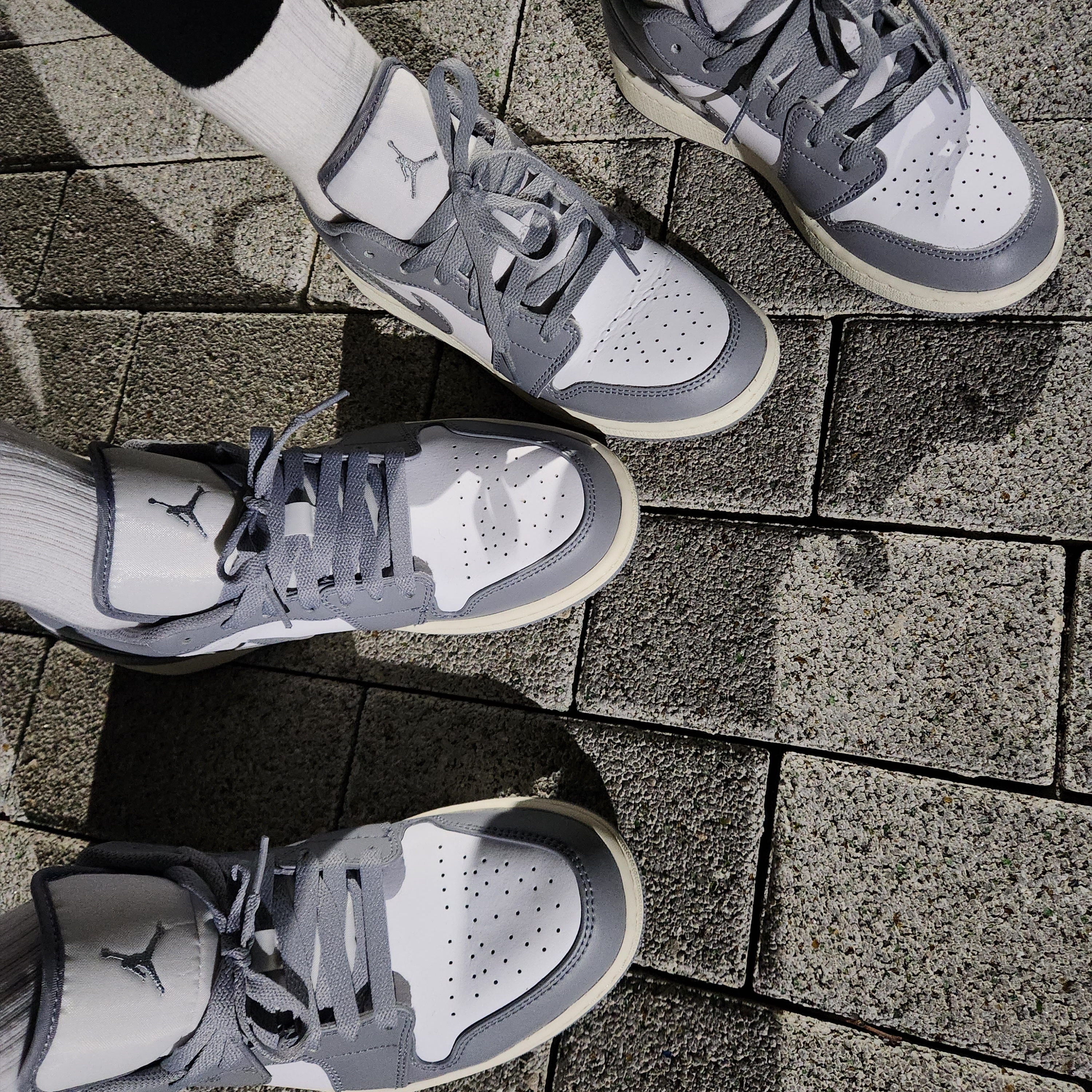 (GS) Jordan 1 Low Stealth and White 착용 스타일 - 1