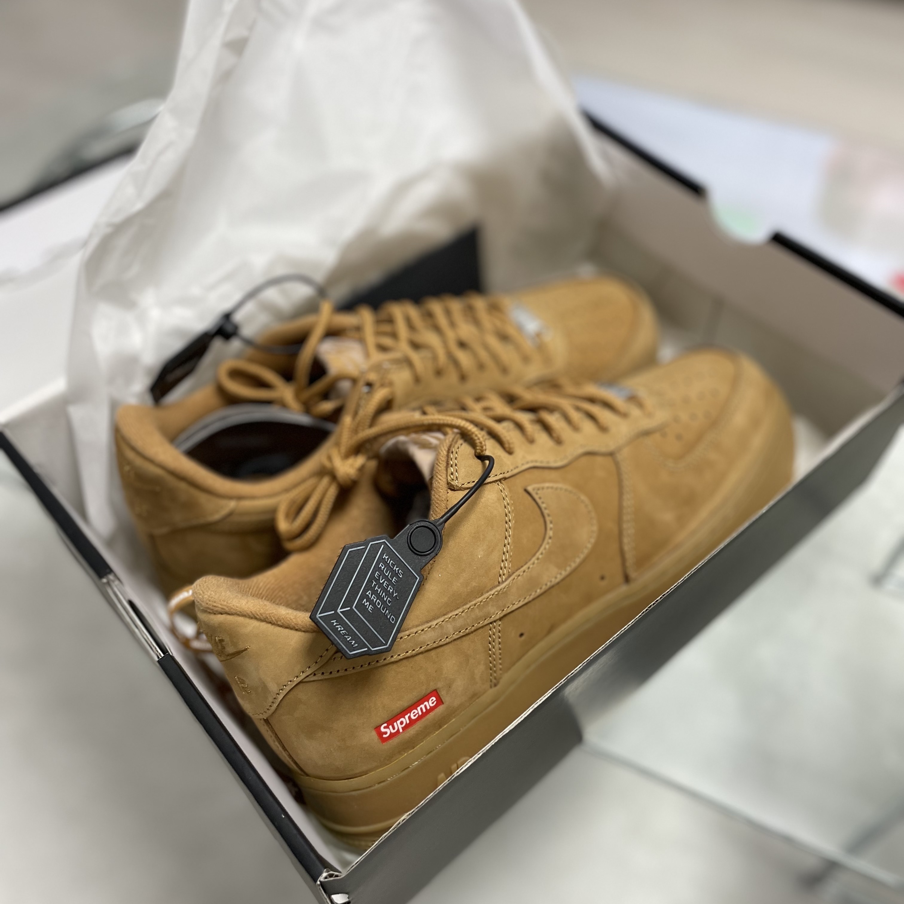 Nike x Supreme Air Force 1 Low Flax 착용 스타일