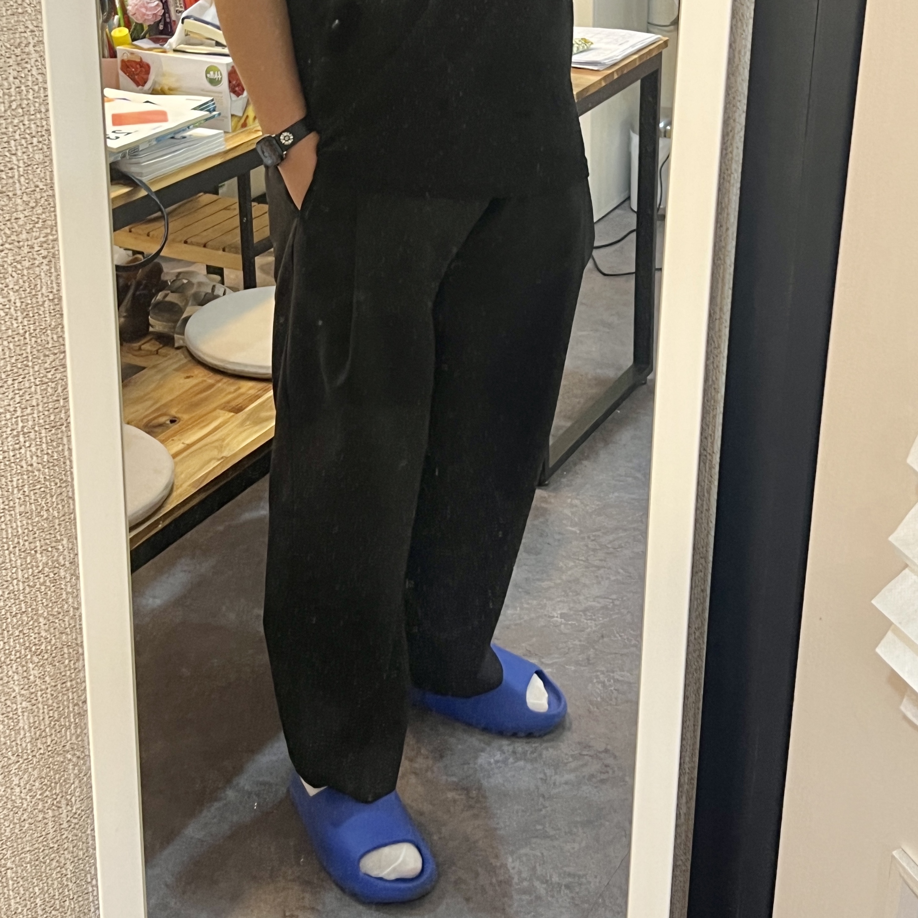 Adidas Yeezy Slide Azure 착용 스타일