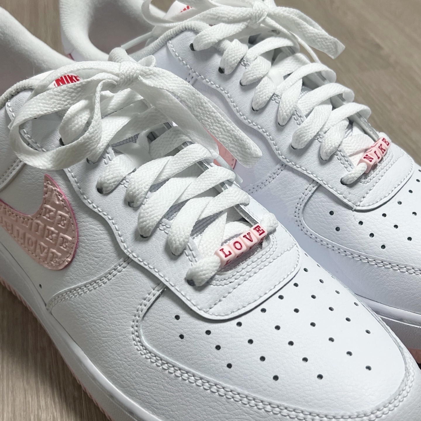 Nike Air Force 1 '07 Valentine's Day 2022 착용 스타일