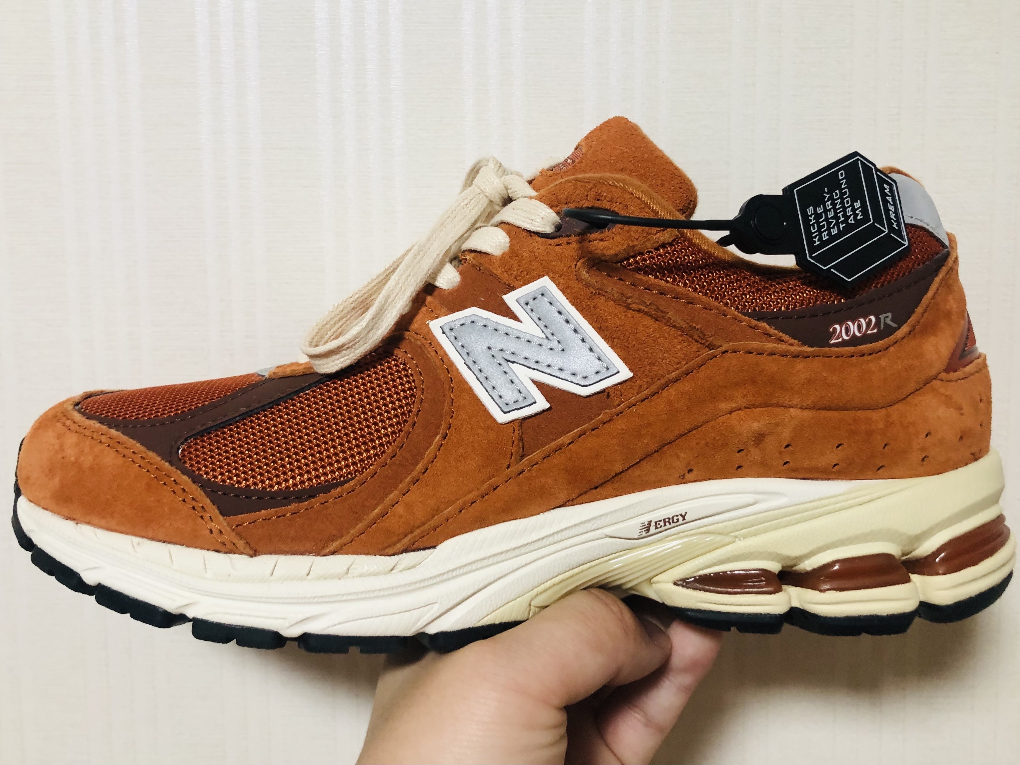 New Balance 2002R Rust Oxide 착용 스타일 - 1