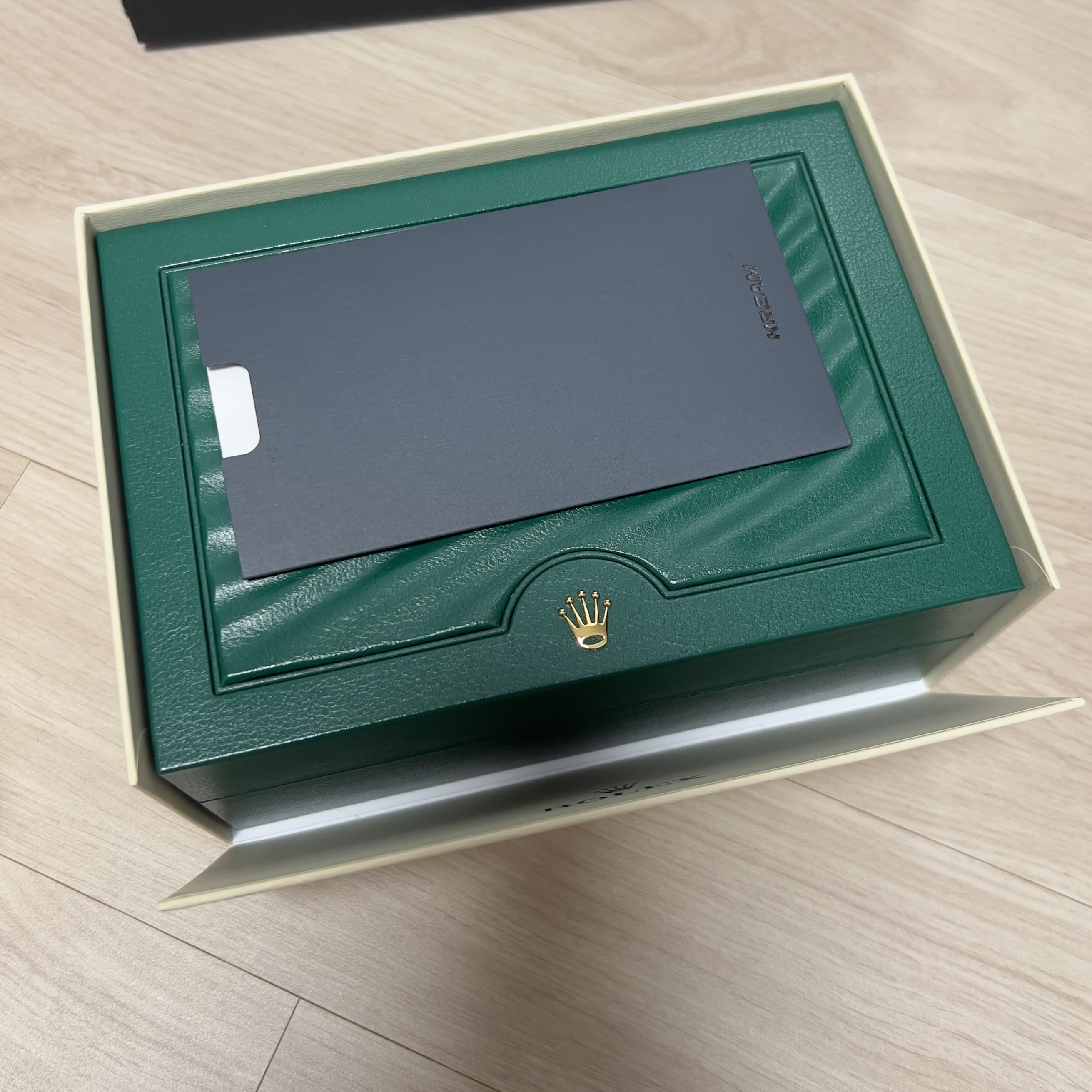 Rolex Submariner Date 41mm 126610LV Black Oyster 착용 스타일 - 1
