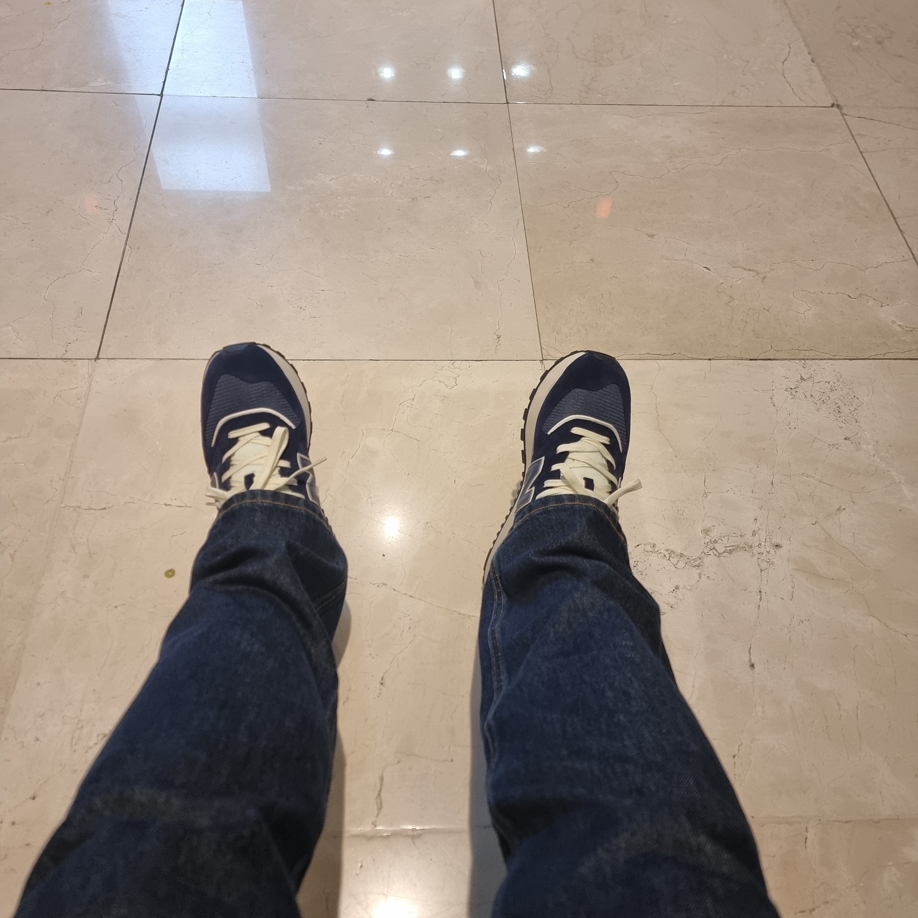 New Balance 574 Legacy Navy 착용 스타일 - 3