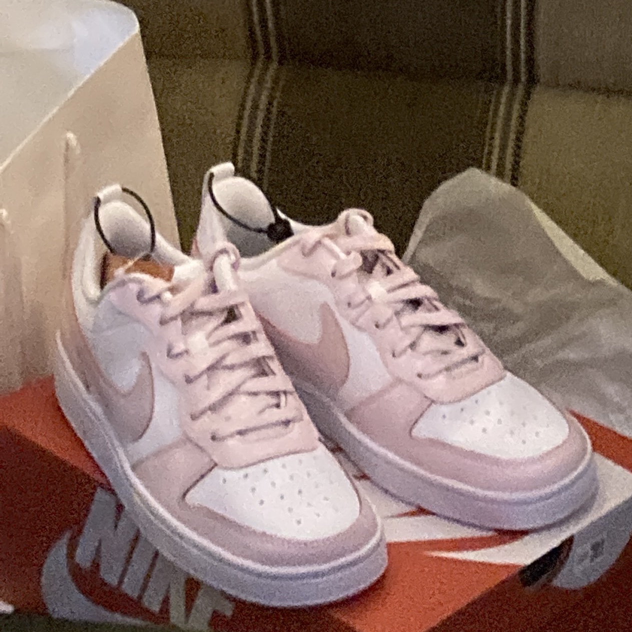(GS) Nike Court Borough 2 SE White Pink Foam 착용 스타일