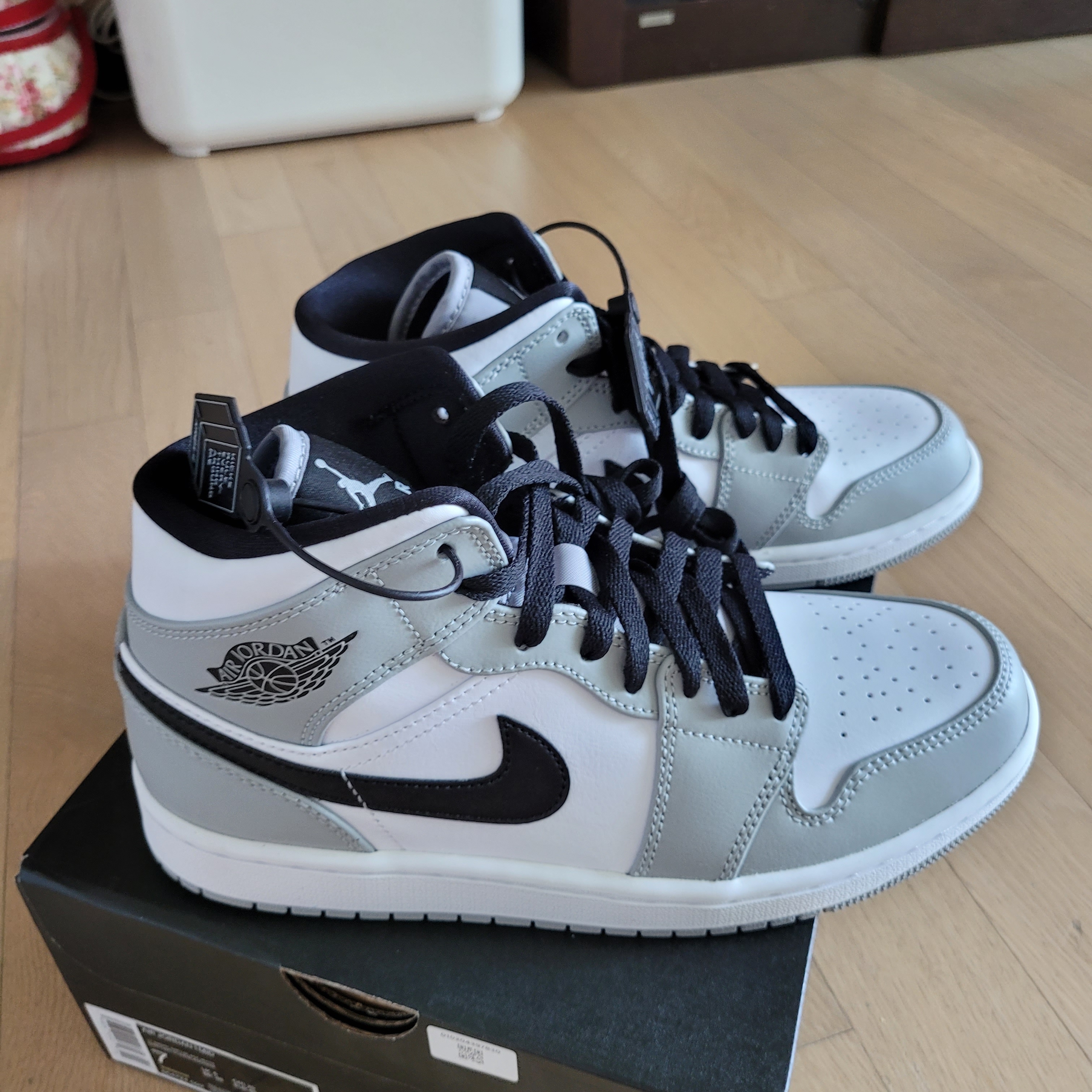 Jordan 1 Mid Light Smoke Grey 착용 스타일 - 1