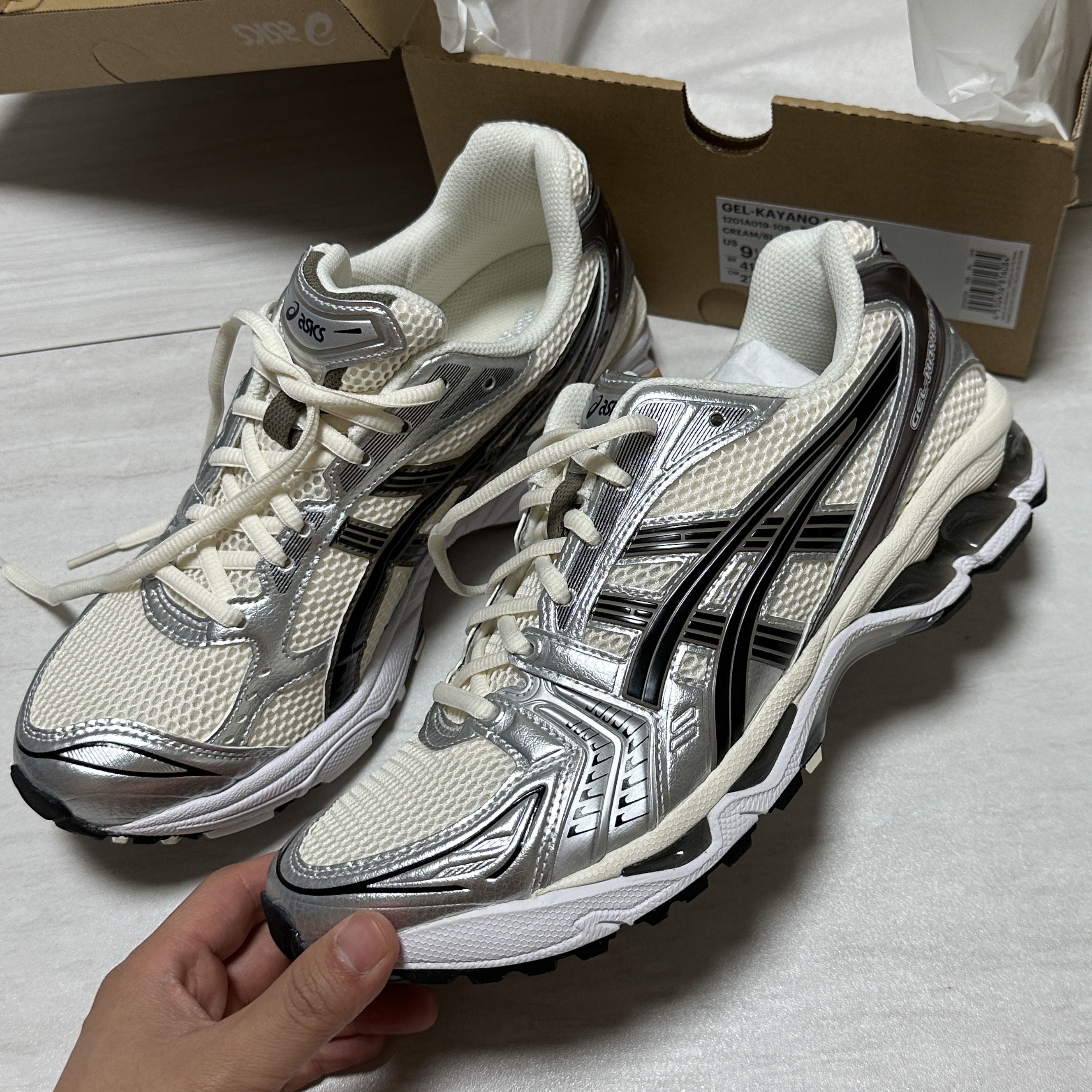 Asics Gel-Kayano 14 Cream Black 착용 스타일