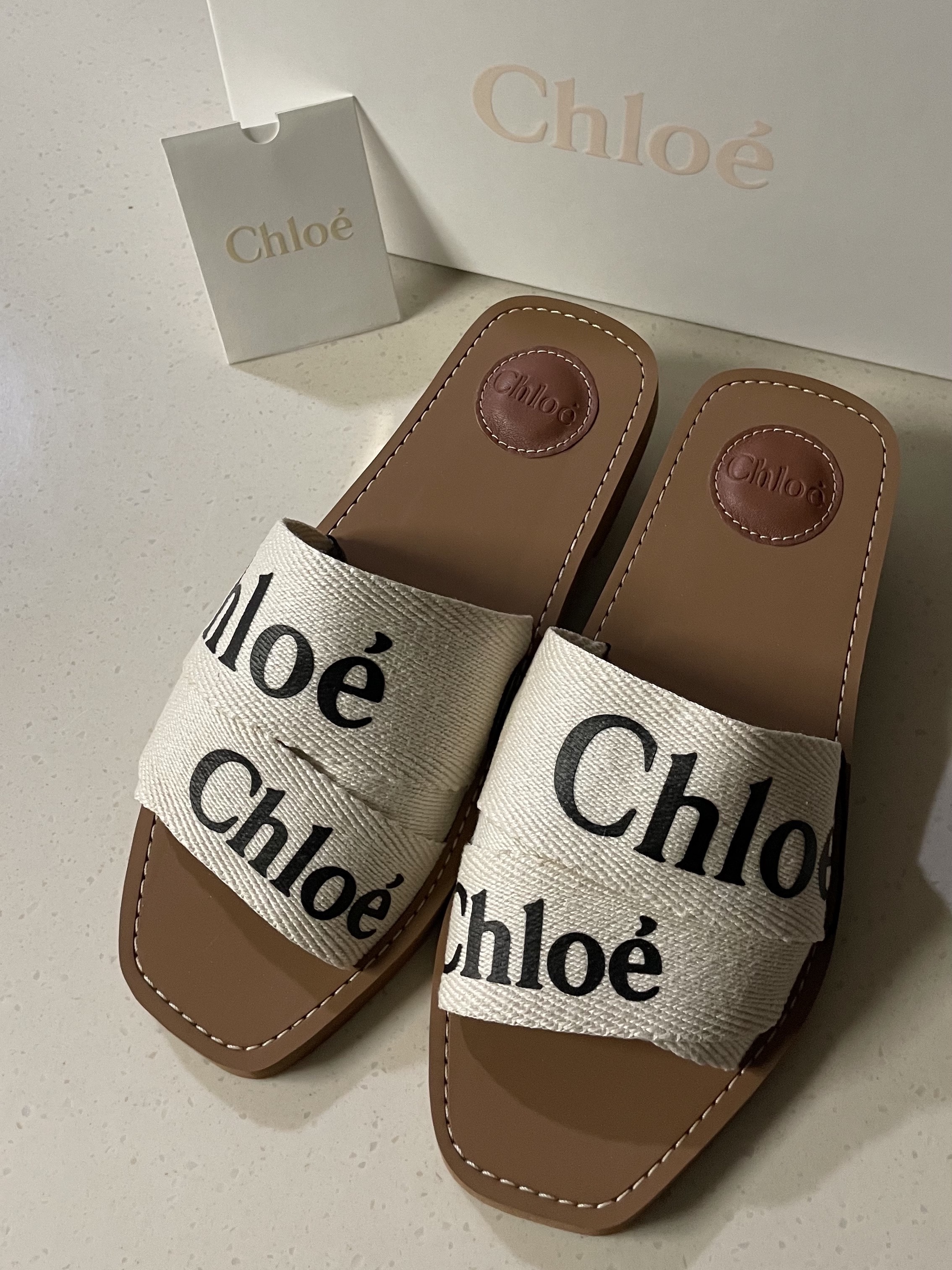 (W) Chloe Woody Flat Mule White 착용 스타일