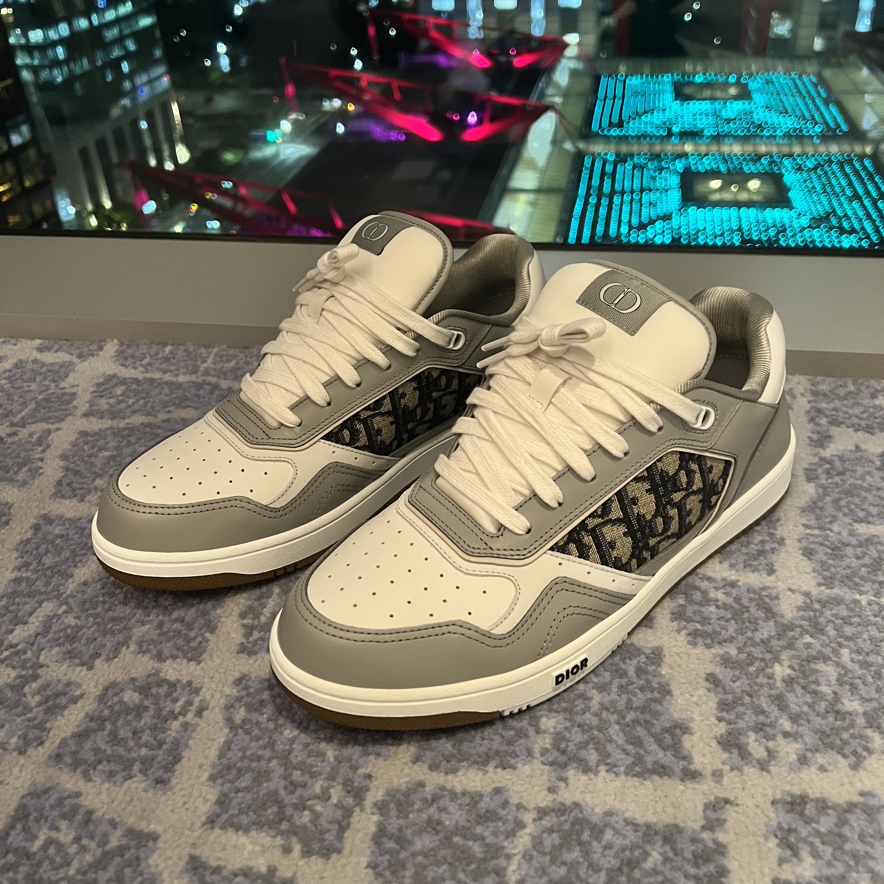 Dior B27 Low-Top Sneakers Gray 착용 스타일 - 4