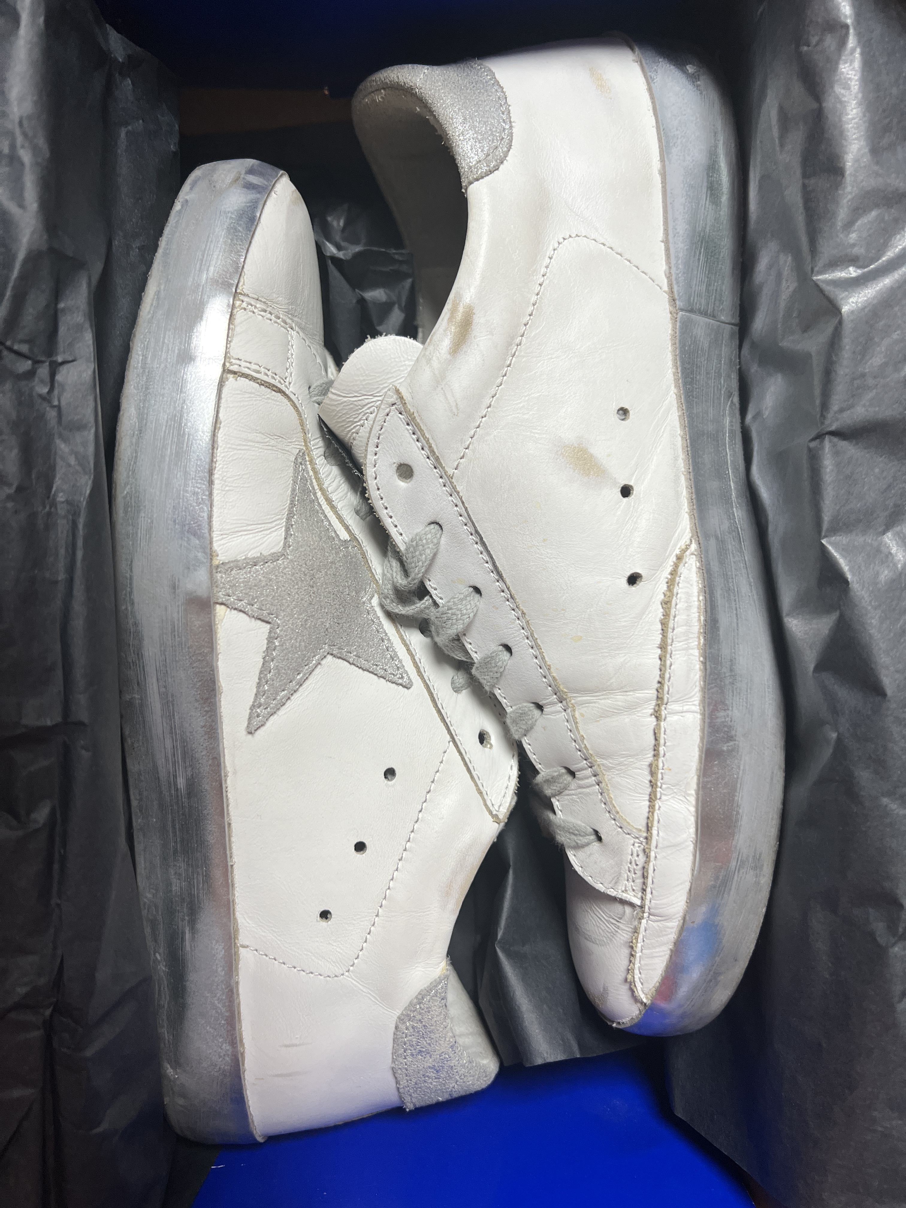 Golden Goose Superstar White Blue Heel Tab Sneakers 착용 스타일