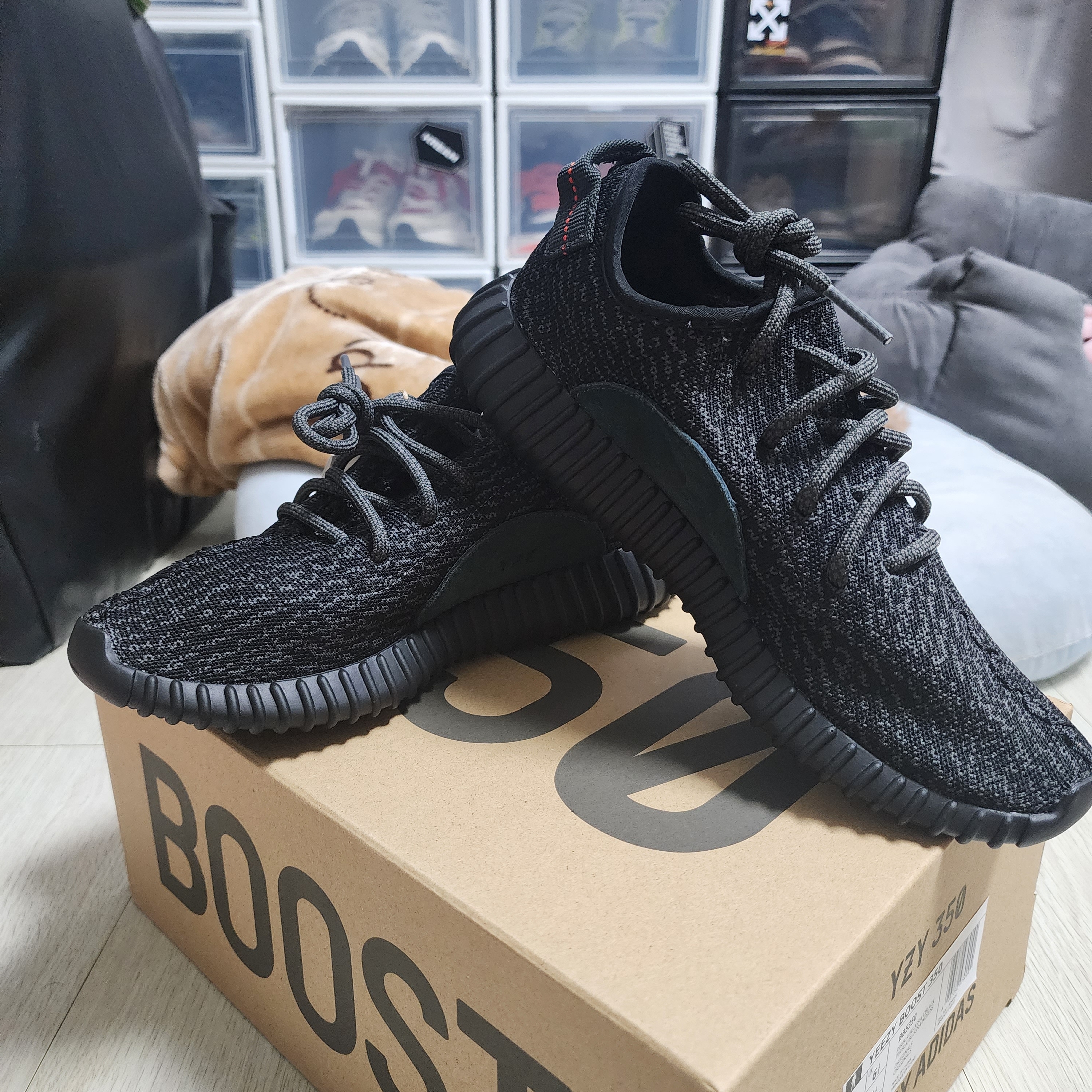 Adidas Yeezy Boost 350 Pirate Black 2023 착용 스타일 - 5
