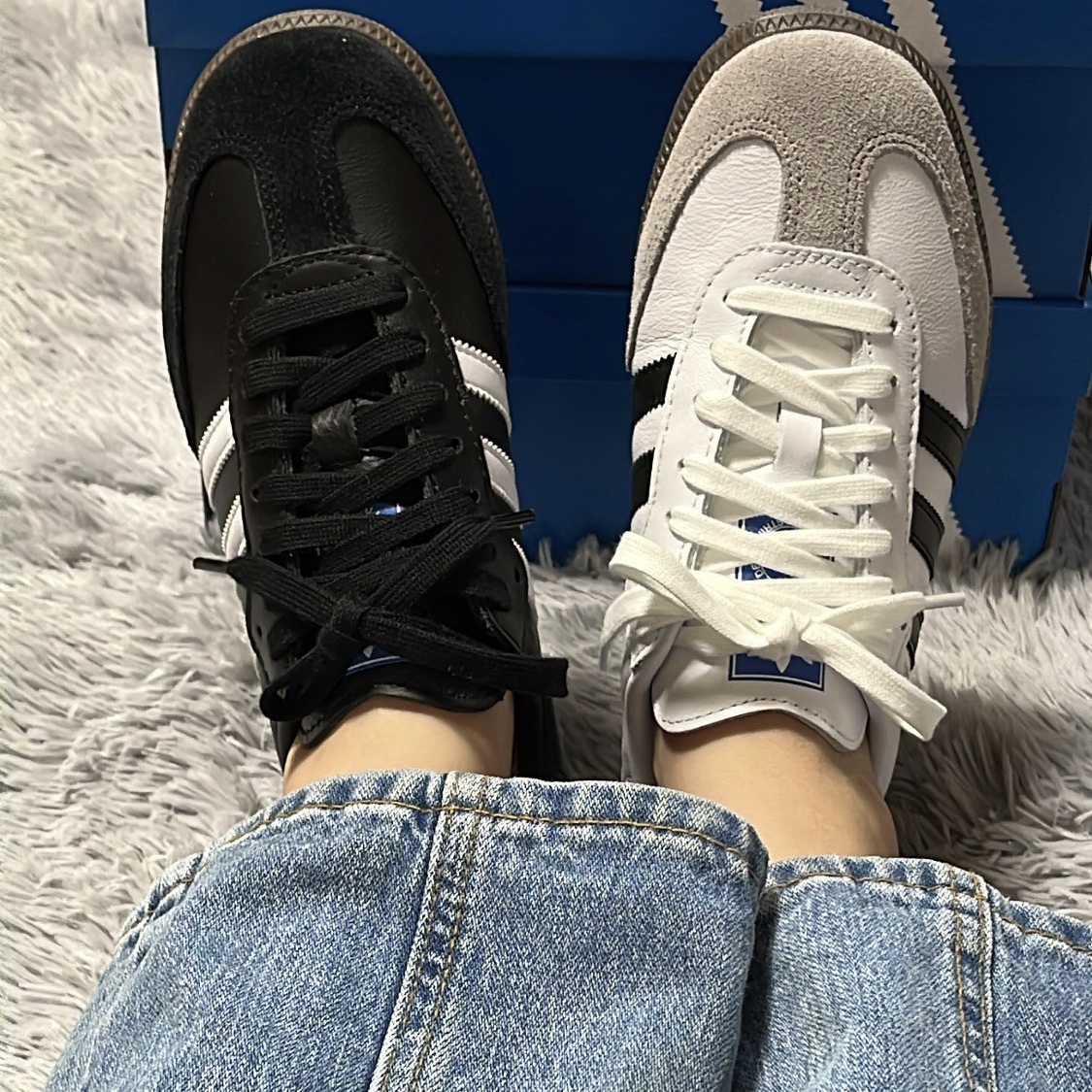아디다스 삼바 OG 블랙 화이트 검 착용 스타일 - 3