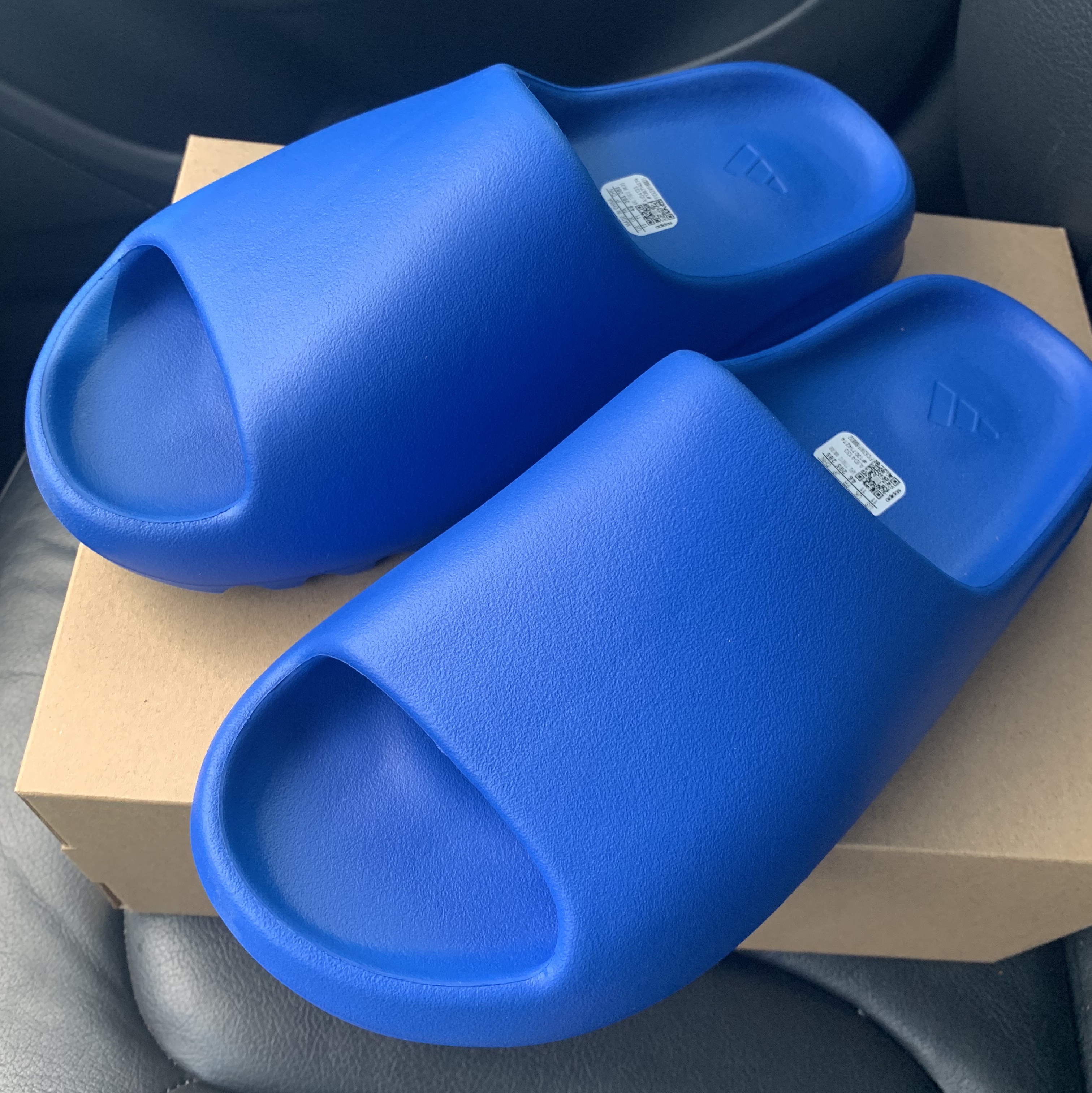 Adidas Yeezy Slide Azure 착용 스타일
