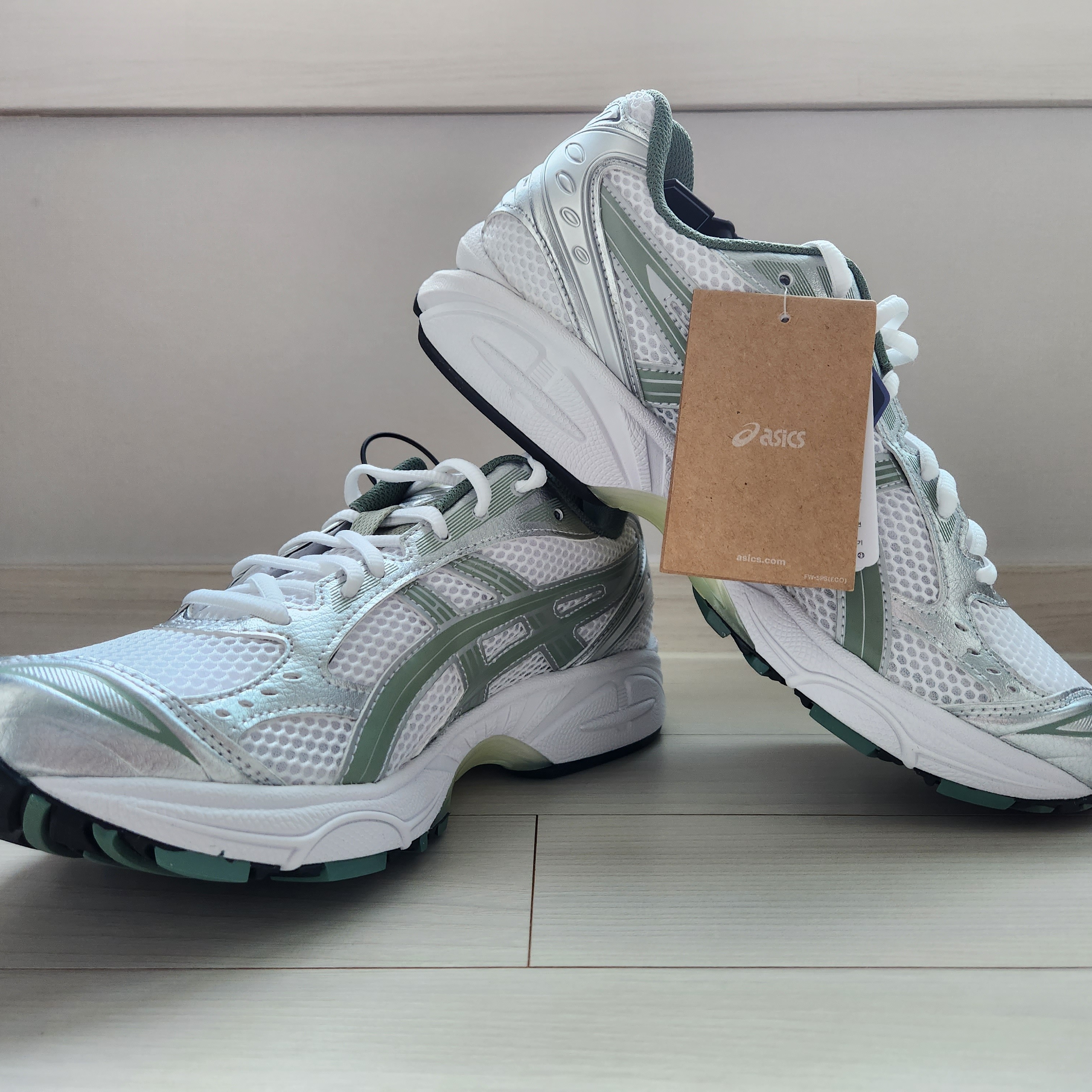 Asics Gel-Kayano 14 White Slate Grey 착용 스타일 - 2
