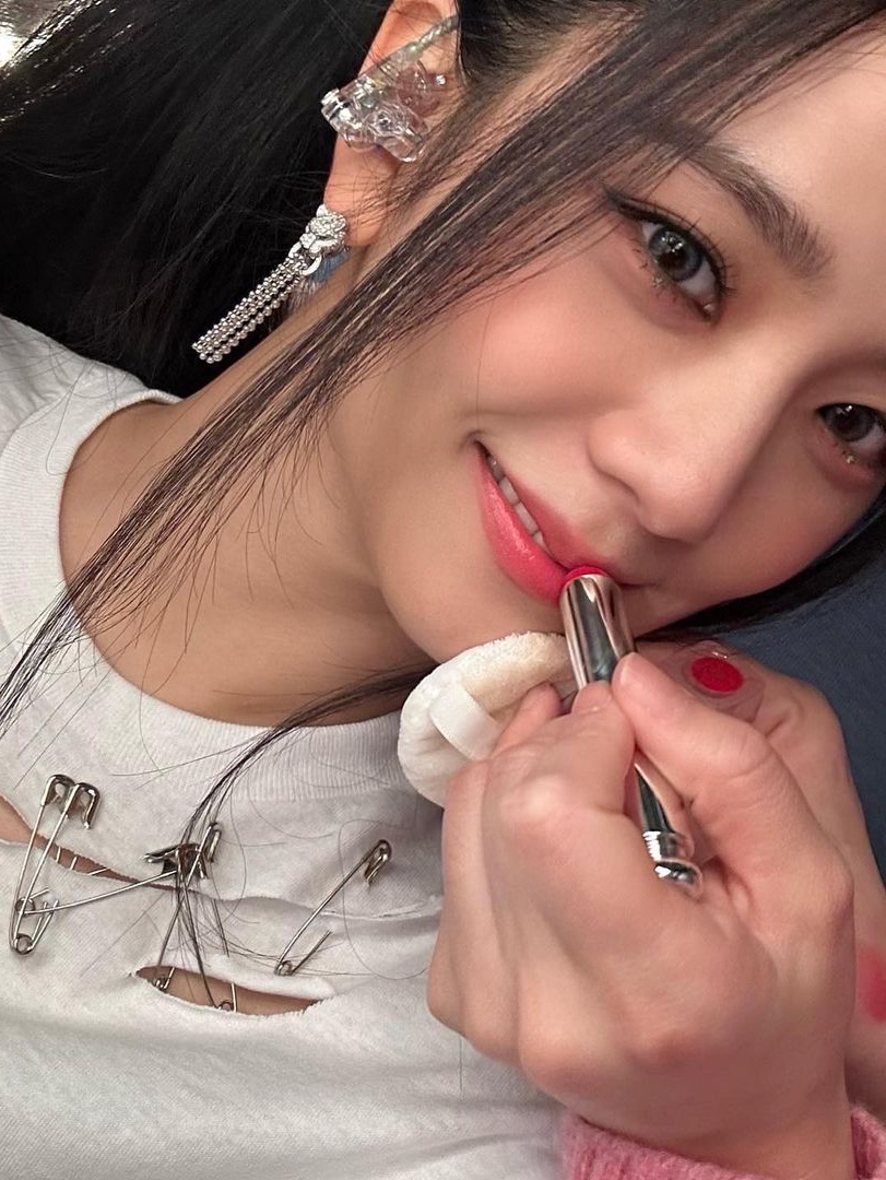 Dior Addict Lip Glow 031 Strawberry 착용 스타일