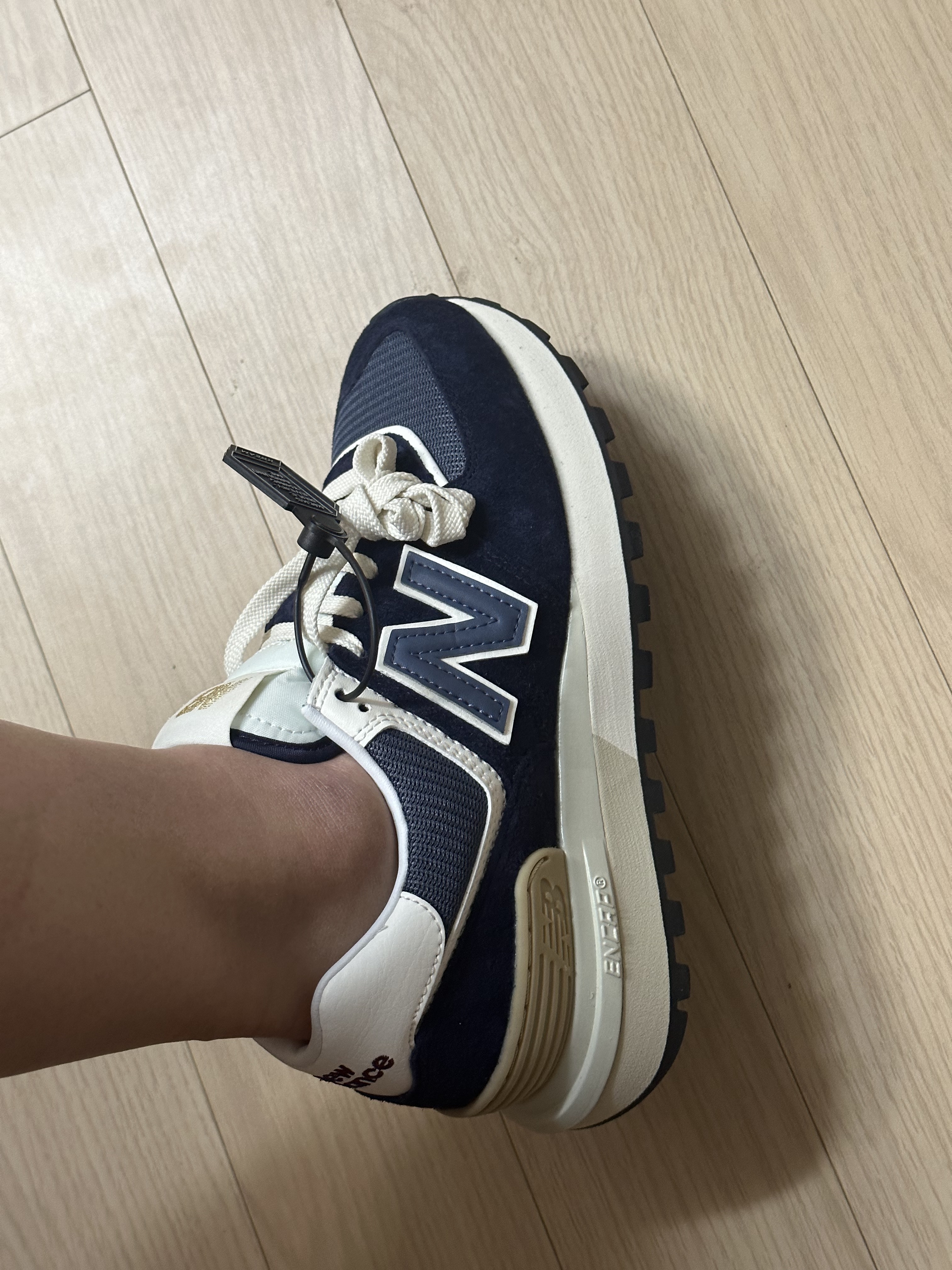 New Balance 574 Legacy Navy 착용 스타일