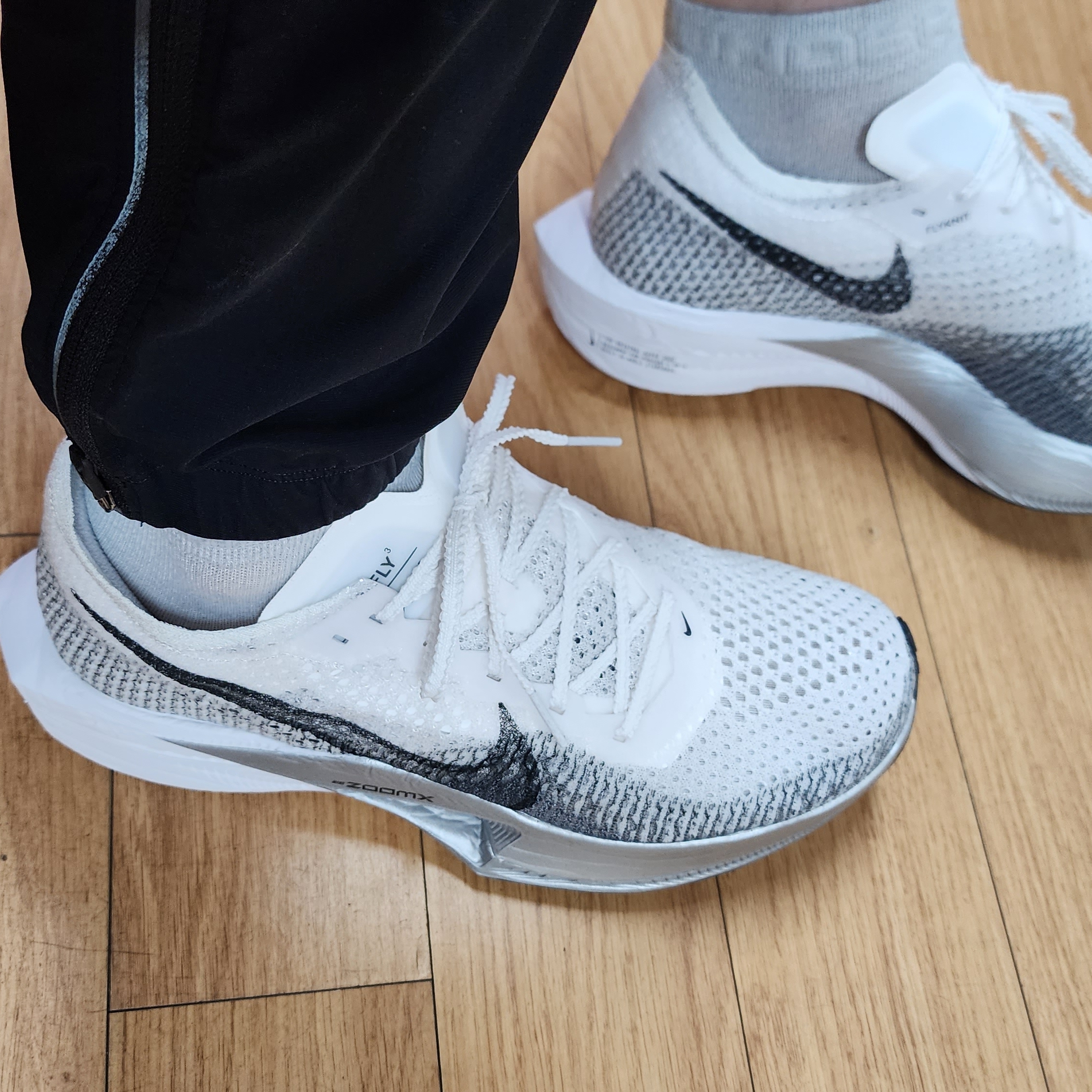 Nike ZoomX Vaporfly Next% 3 White Grey 착용 스타일