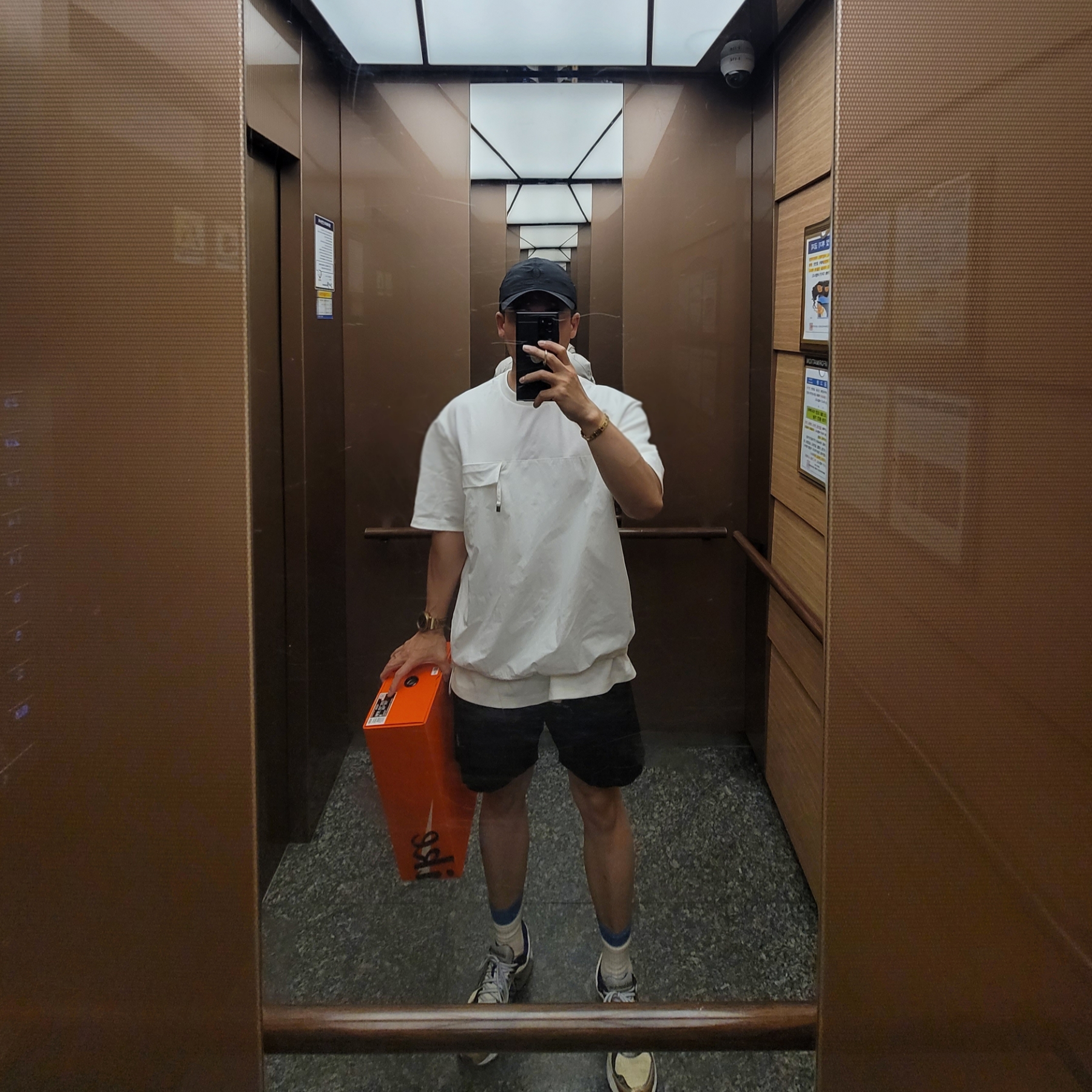 Stone Island B0943 Nylon Metal Swimming Trunk Black - 23SS, New Balance x Aime Leon Dore 860v2 Blue 착용 스타일