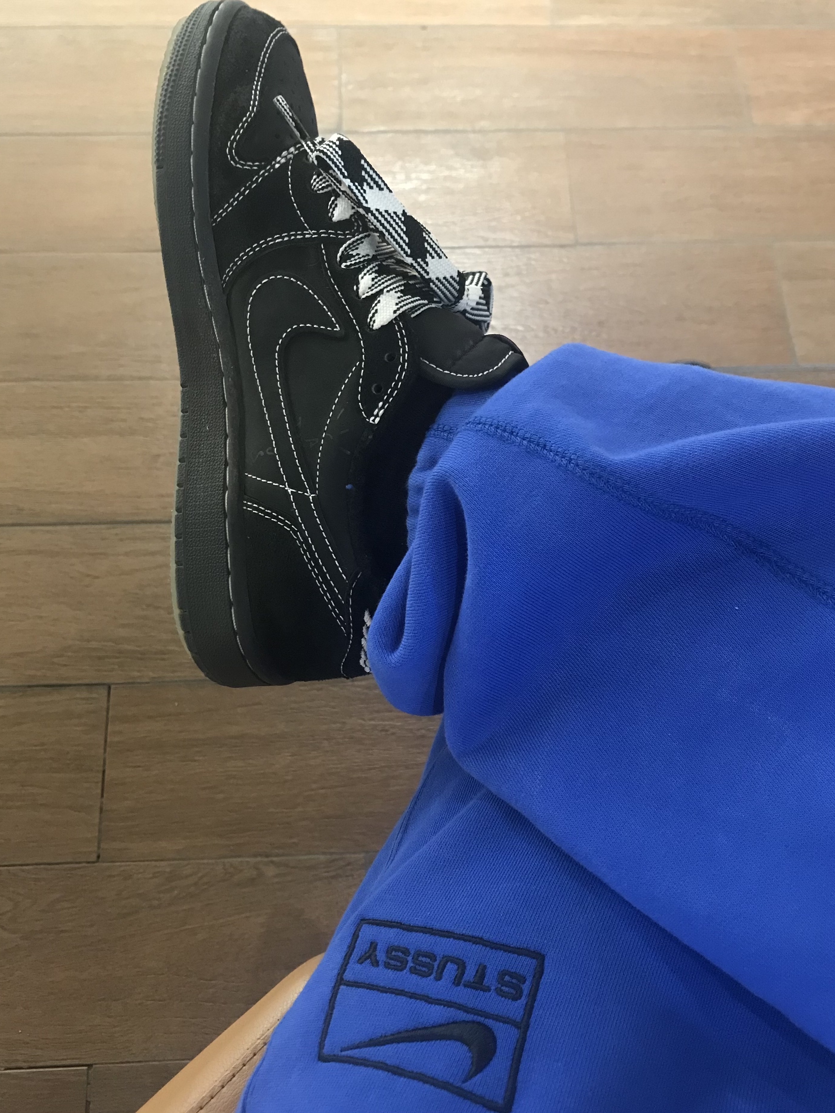 Jordan 1 x Travis Scott Retro Low OG SP Black Phantom, Nike x Stussy NRG Acid Washed Fleece Pants Game Royal (DR4025-480) 착용 스타일