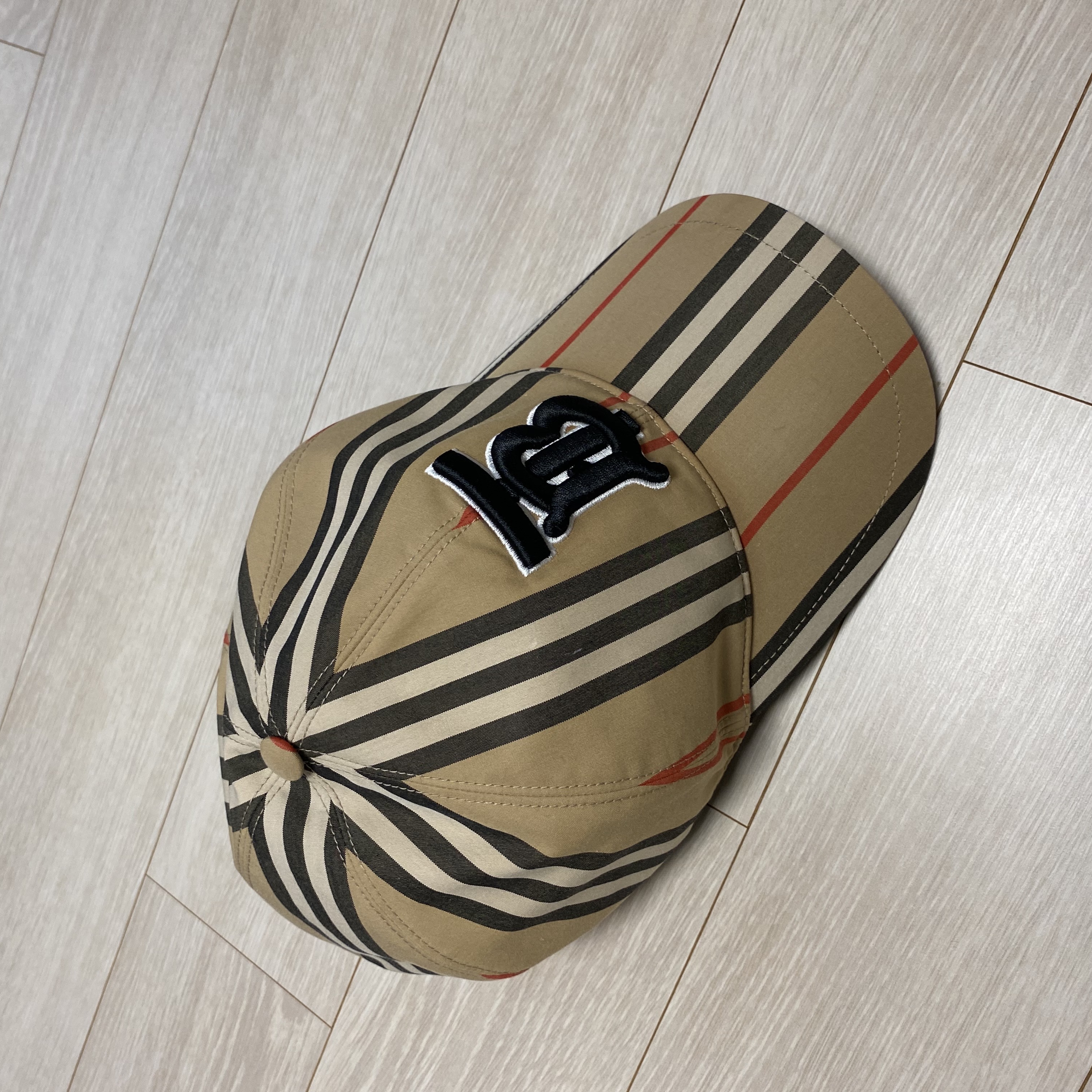 Burberry Monogram Motif Icon Stripe Cotton Baseball Cap Archive Beige 착용 스타일