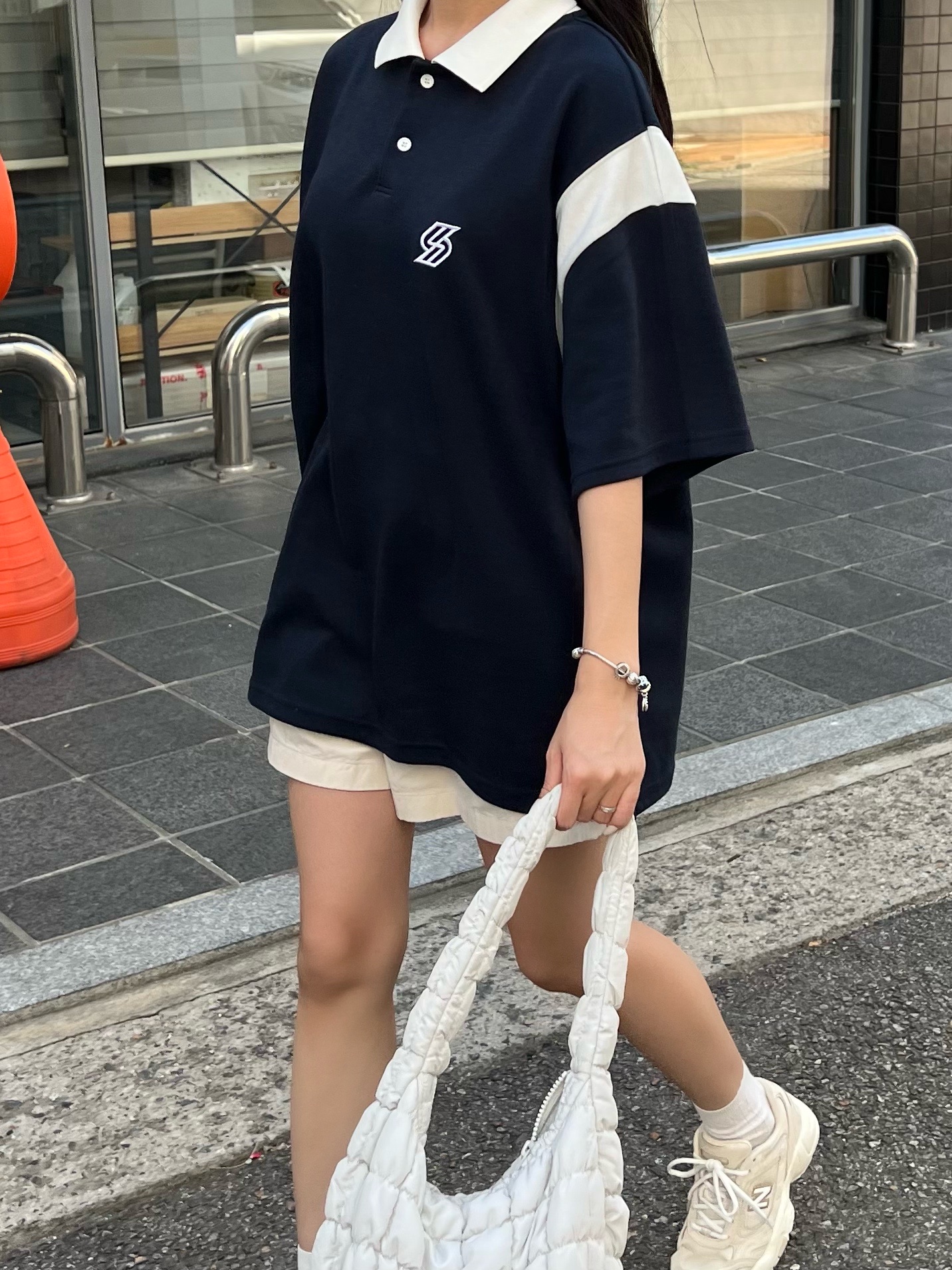 COS Quilted Mini Bag Light Grey, (W) New Balance 452 Beige - D Wide 착용 스타일 - 5