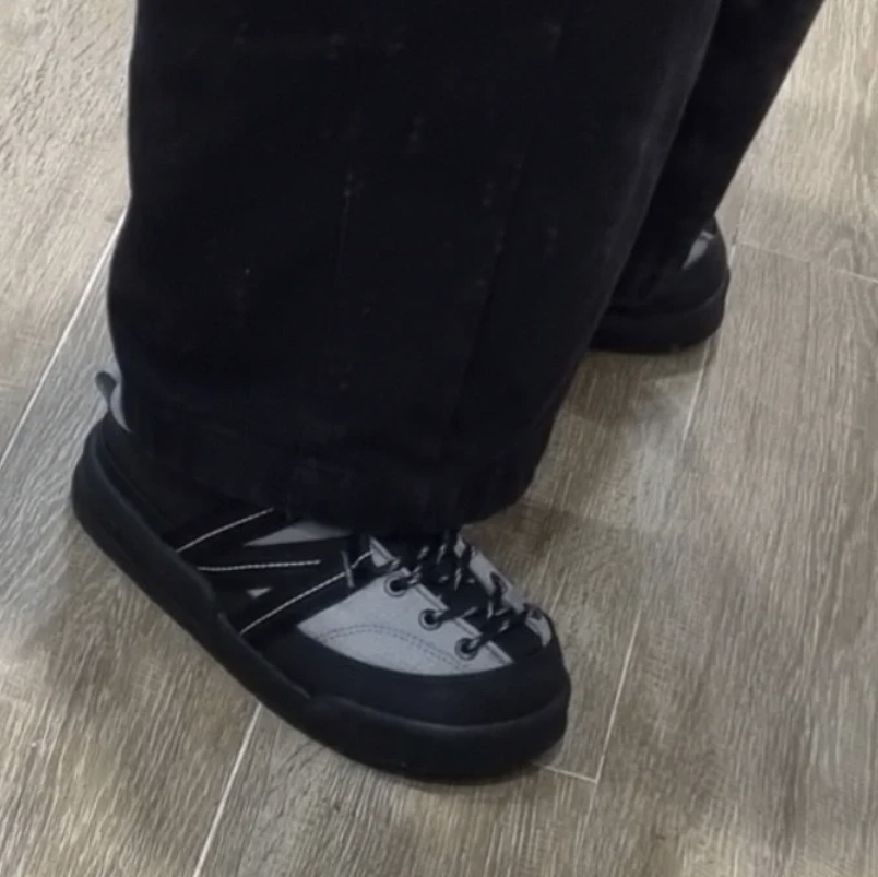New Balance CRV Mule V2 Gray 착용 스타일
