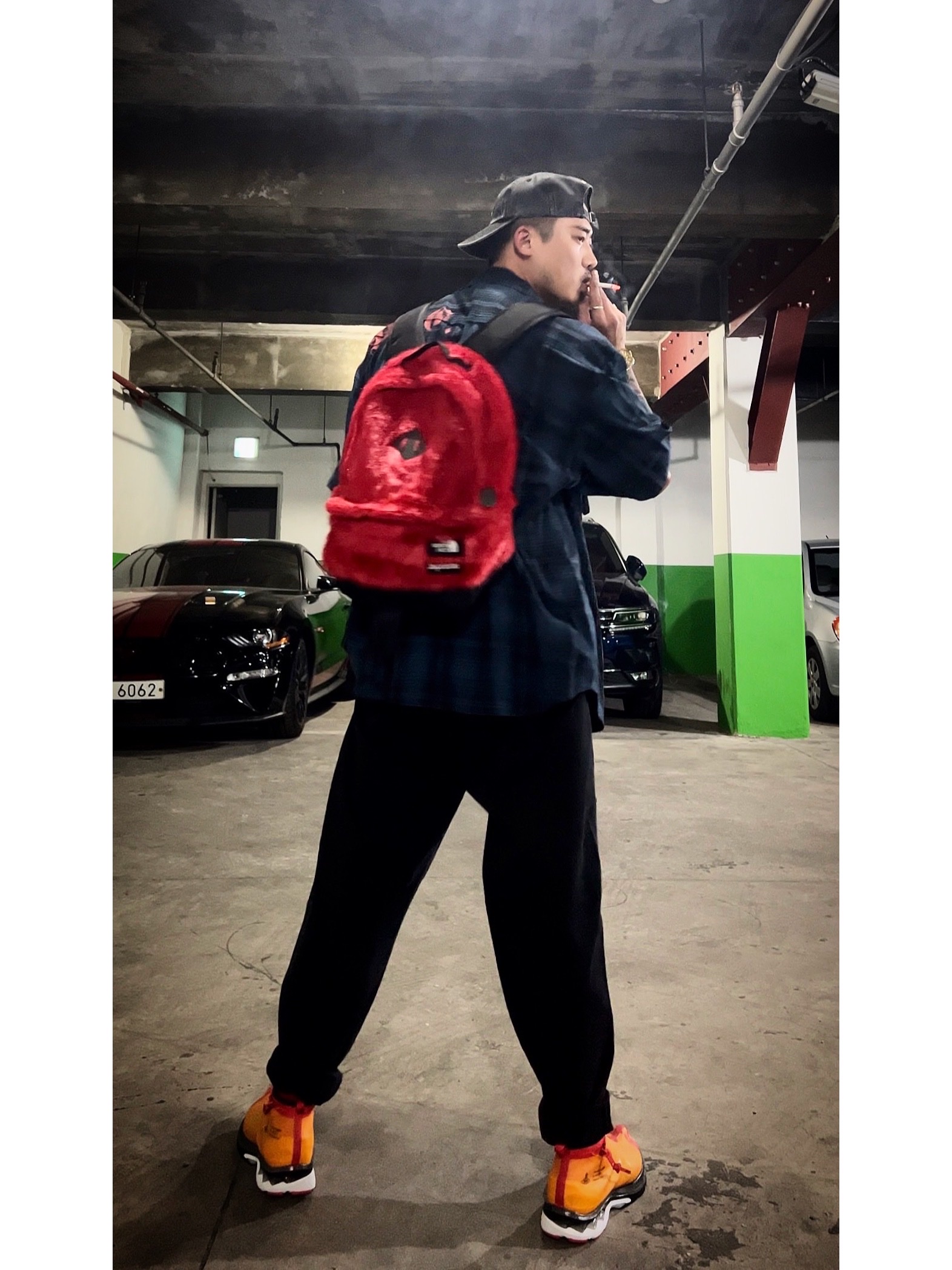 Supreme Pigment Canvas S Logo 6-Panel Black - 23SS, Supreme x Bernadette Corporation S/S Work Shirt Navy Plaid - 23SS 착용 스타일 - 4
