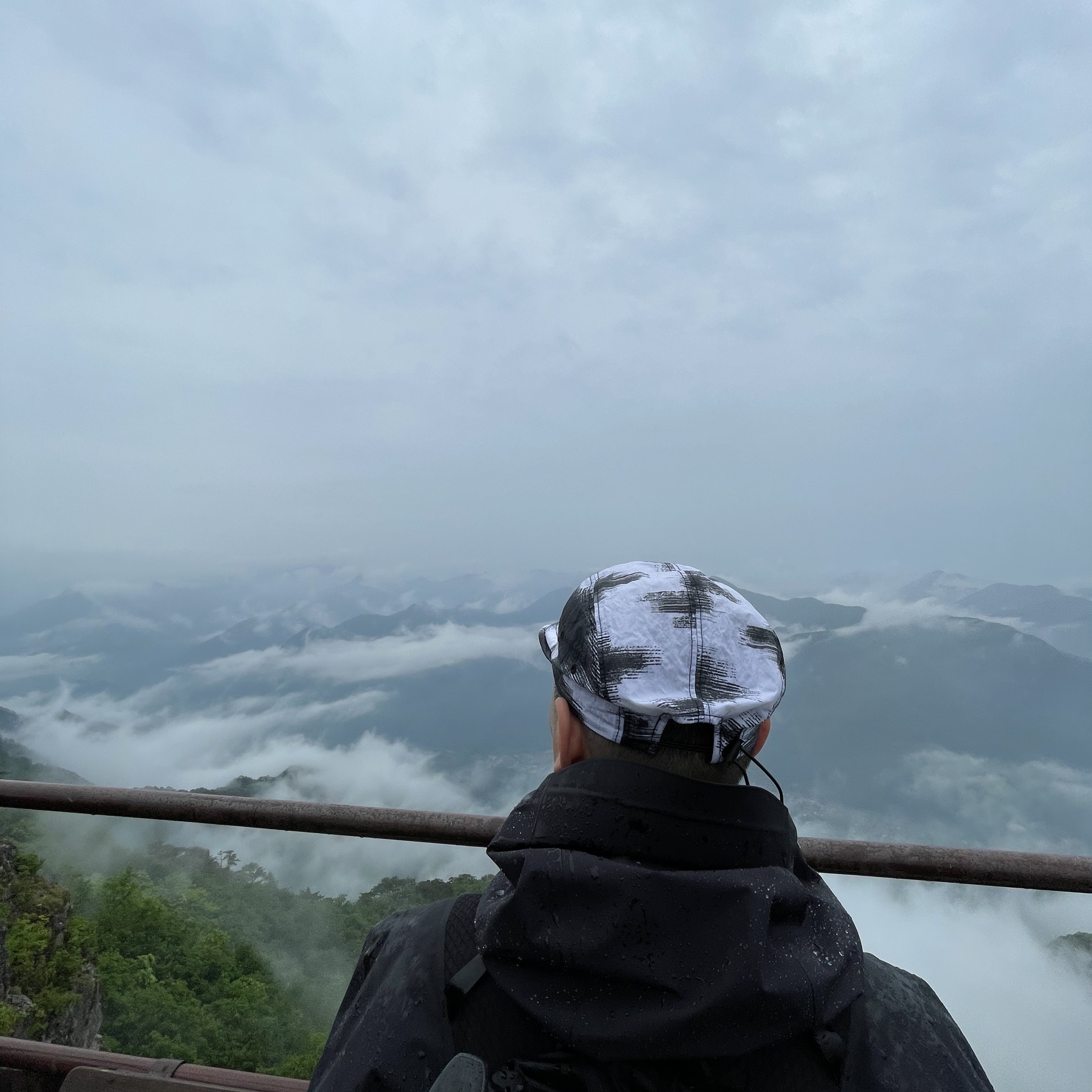 Arc'teryx Beta LT Jacket Black 착용 스타일