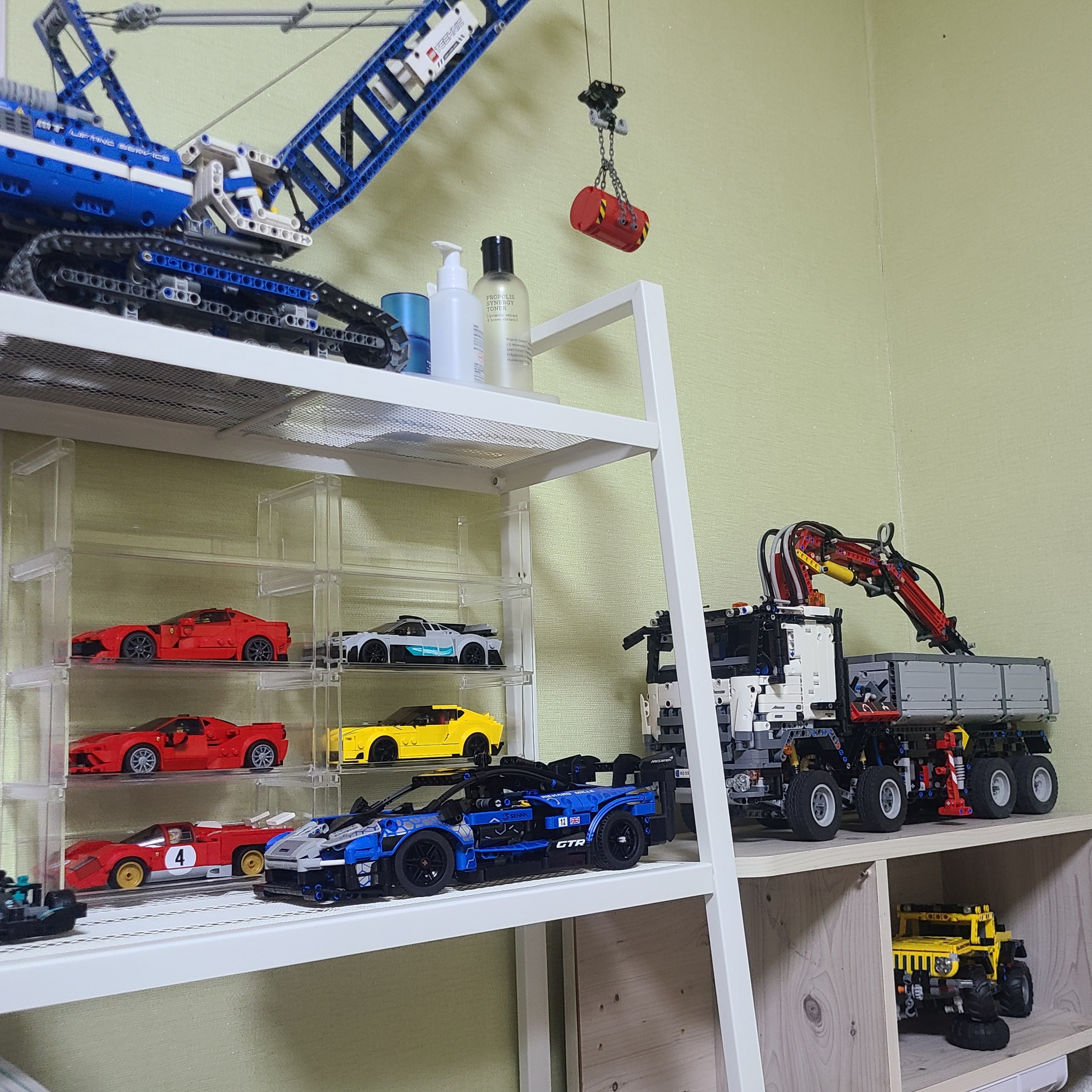 Lego Ferrari F8 Tributo, Lego Mercedes-AMG F1 W12 E Performance & Mercedes-AMG Project One 착용 스타일