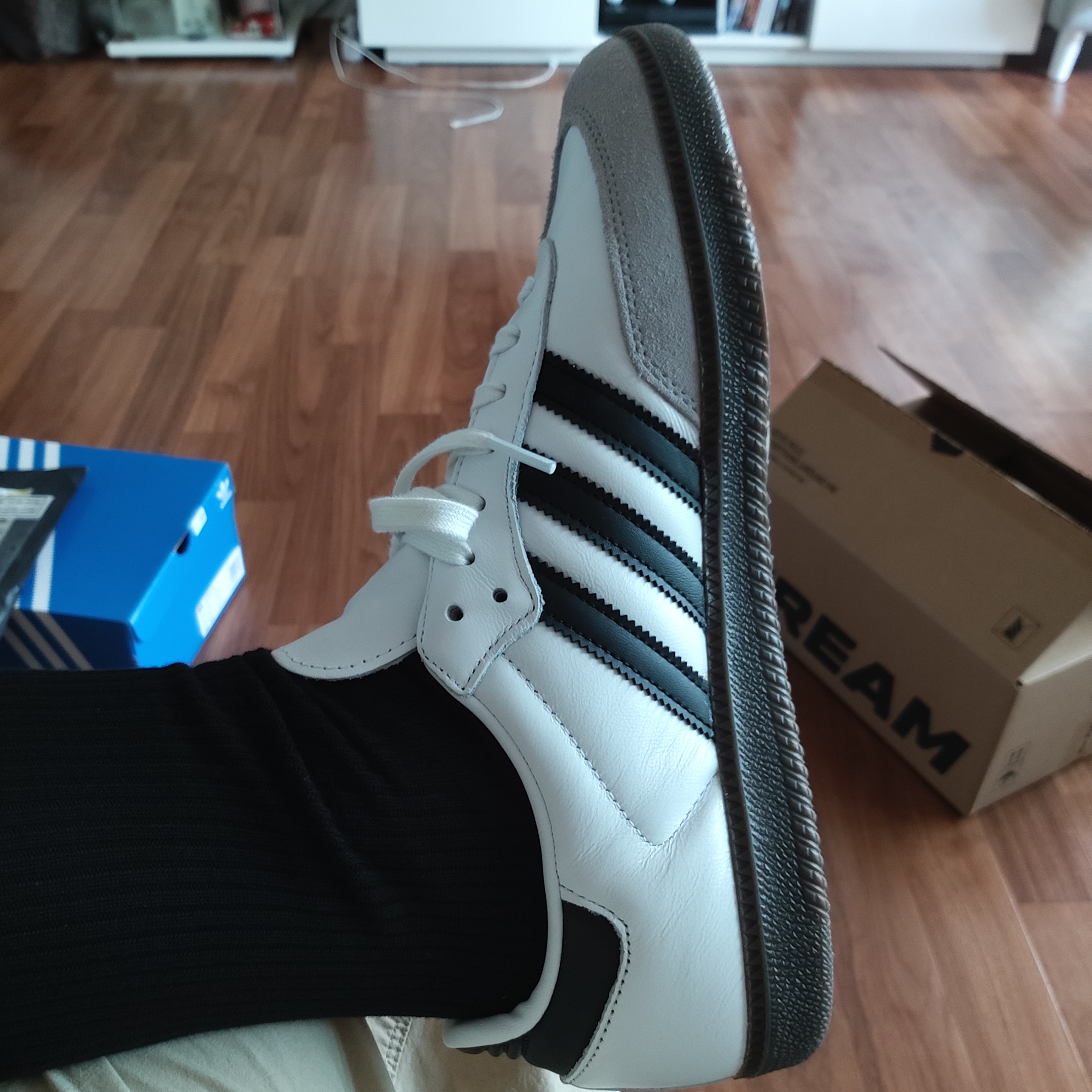 Adidas Samba OG Cloud White 착용 스타일
