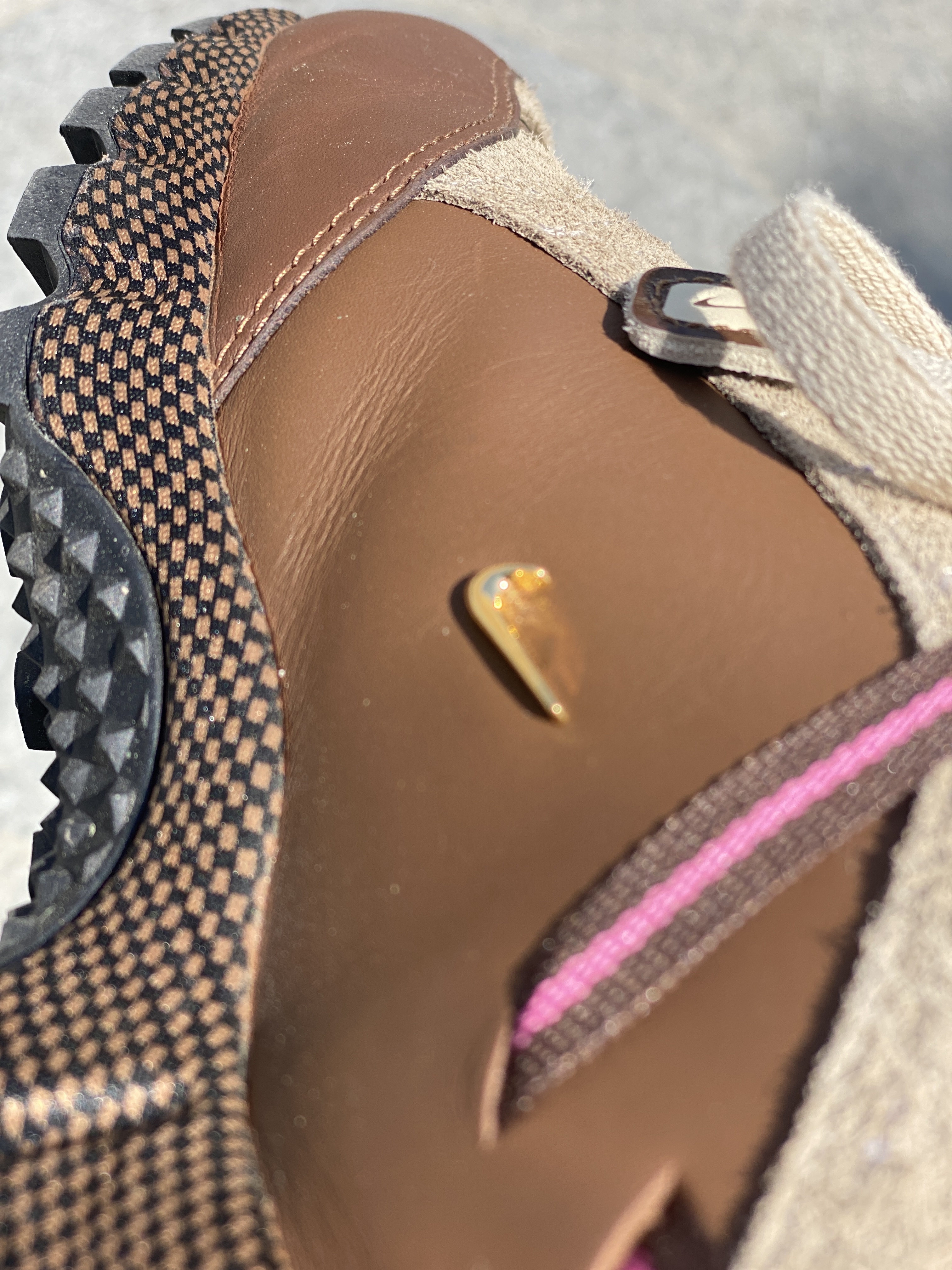 Nike x Jacquemus Air Humara LX Ale Brown and Gold 착용 스타일