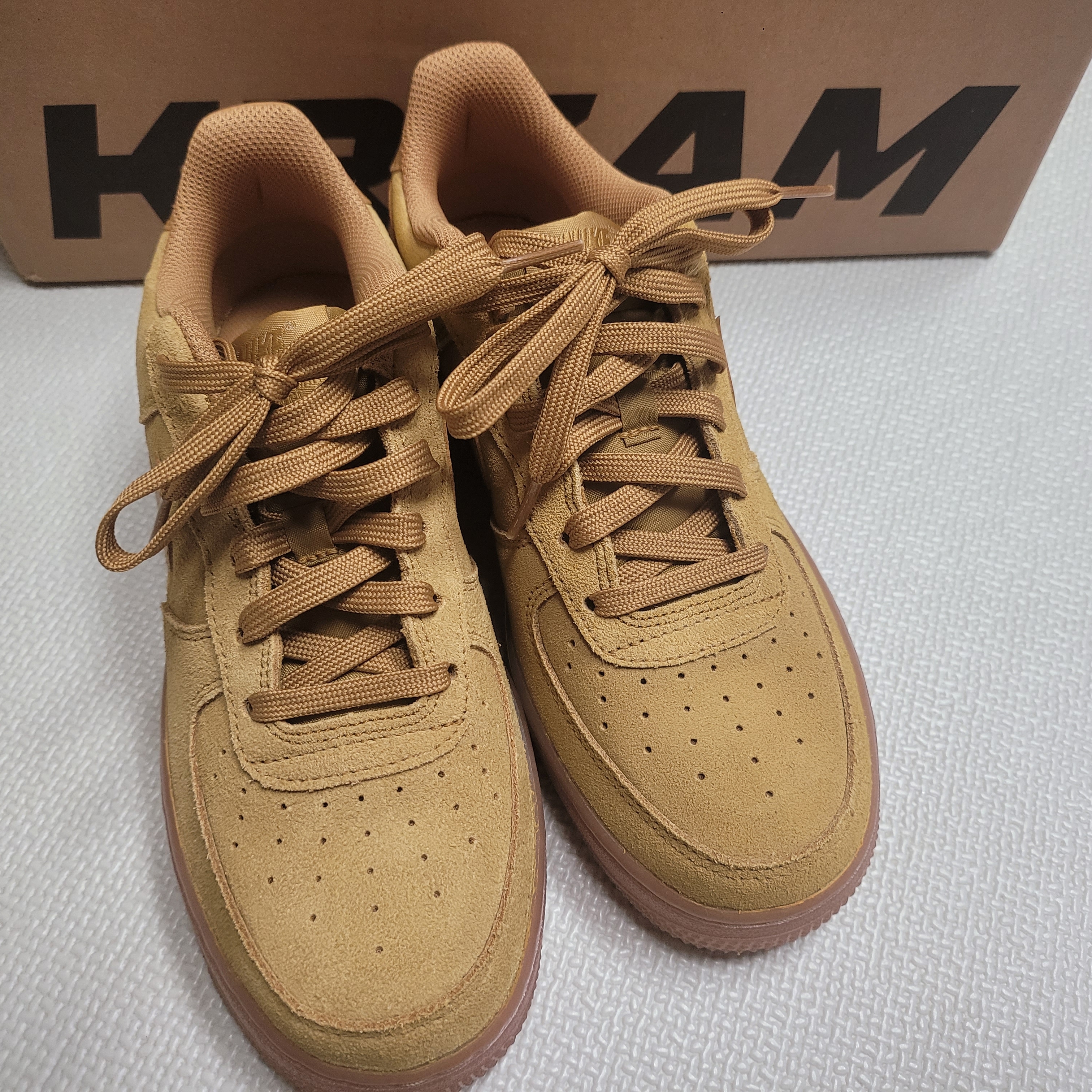 (GS) Nike Air Force 1 LV8 3 Wheat 착용 스타일