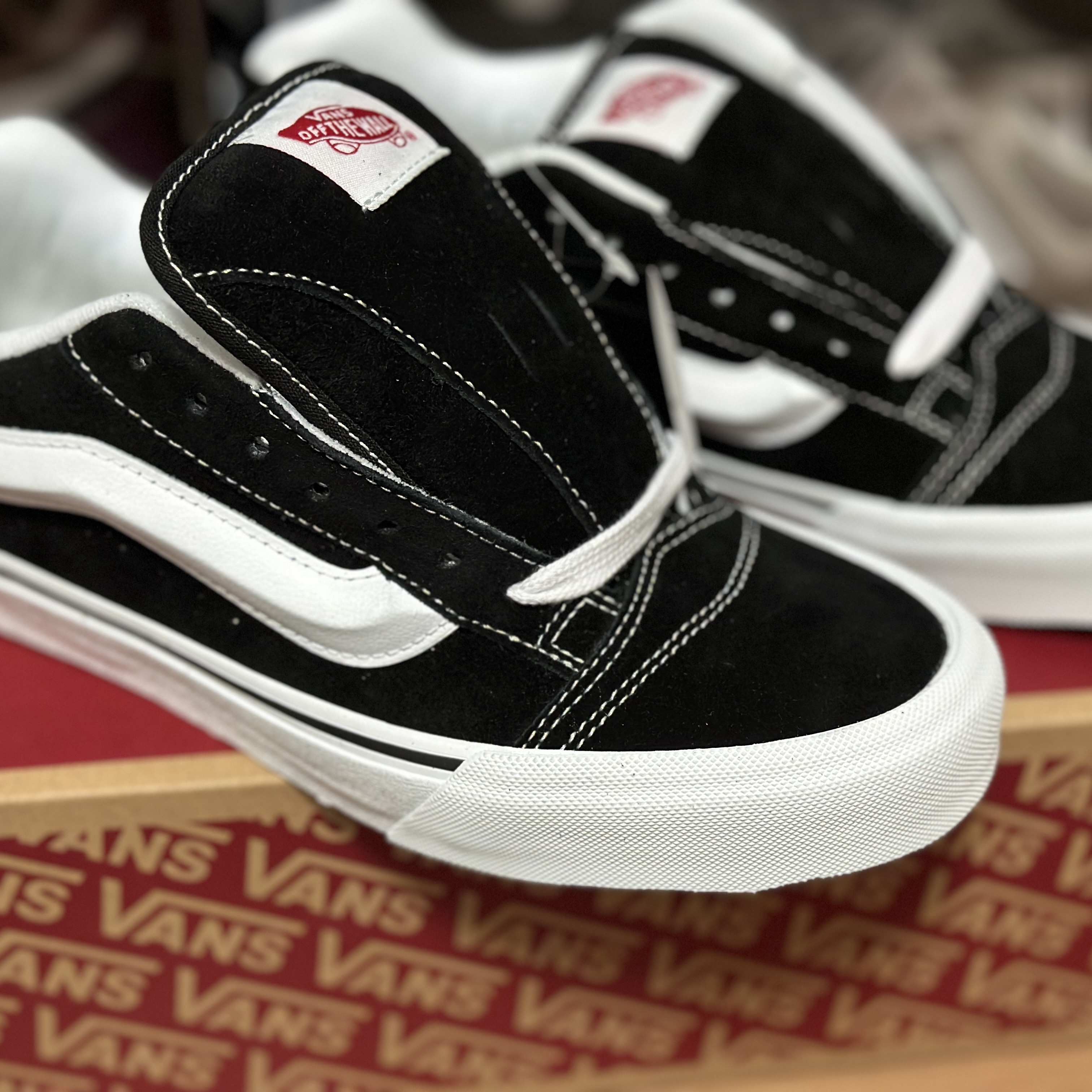 Vans Knu-Skool Black True White 착용 스타일
